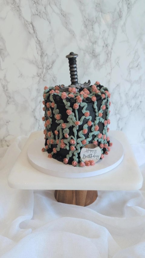 Not gonna lie⦠this one pushed me.š«
A heart-shaped cake? Never done one before.
Finding the right moulds, getting the structure right, trusting the process when it didnāt feel āperfectā⦠yeah, this one took me out of my comfort zone.
But this is exactly where the magic happens.
This cake was made for a 30th birthday ā vanilla sponge, filled with homemade strawberry jam, and finished with a design the client trusted me to bring to life (yes⦠the knife is a prop š).
And honestly? Iām proud.š
Not because itās perfect⦠but because I tried something new.š„³š
I love being challenged. I love when a design makes me think, experiment, and grow. So if youāve got an idea that feels a little different, a little bold, a little ānot your average cakeā⦠Iām your girl.
Trust me with your vision ā Iāll pour everything into it š¤
š© DM to book your next celebration cake
#brightonbaker #brightoncakes #brightonfoodies #sanahmixingbowl #heartcakes