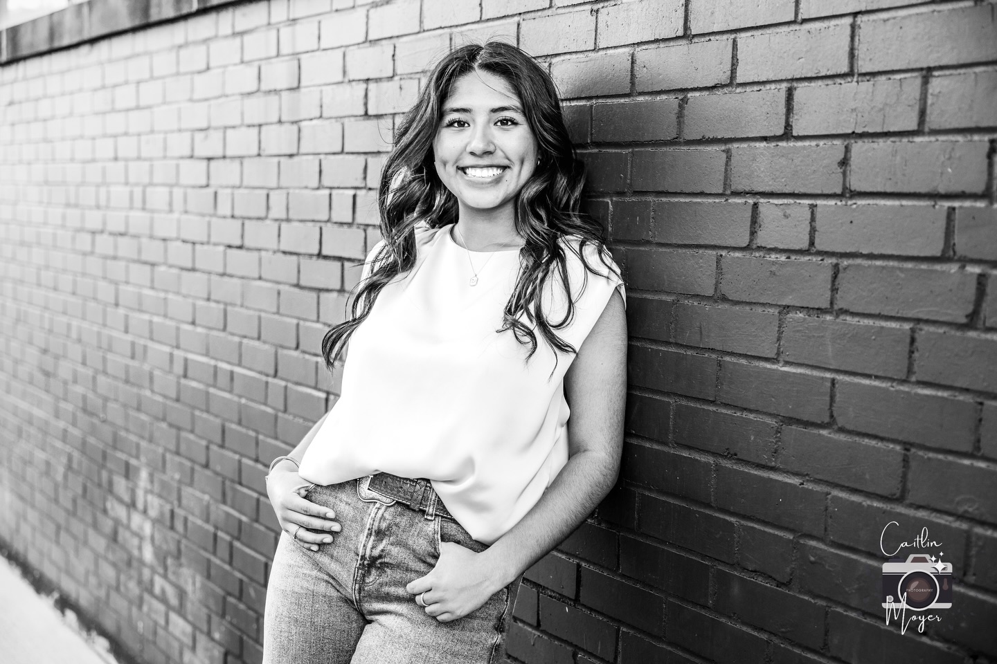 Senior szn is HERE 🤍✨ And these downtown sessions never get old.