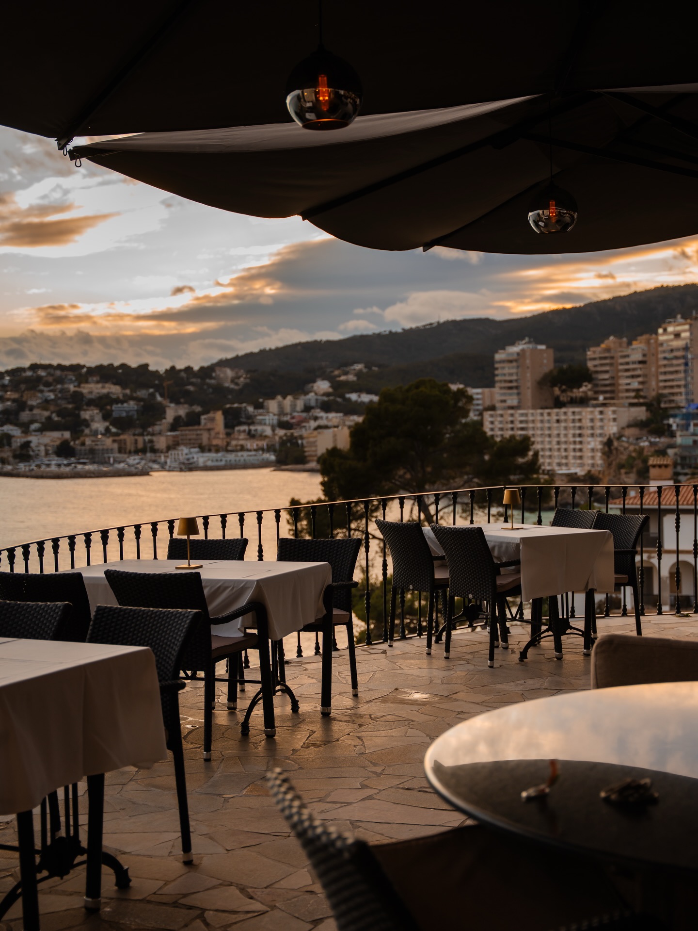 We’ve been back for a month already, and the season has started incredibly strong! The energy, the atmosphere, and seeing our guests again has made this beginning of the season truly special.
Thank you to everyone who has already visited us — and if you haven’t yet, we would love to welcome you soon and offer you the amazing experience you know us for.
Come and enjoy our food, service, and beautiful location with us.
Book your table at www.ilparadiso.es
Looking forward to seeing you, dear guests!
#mallorcaexperience #mallorca #theplacetobe #mallorcaluxurylifestyle