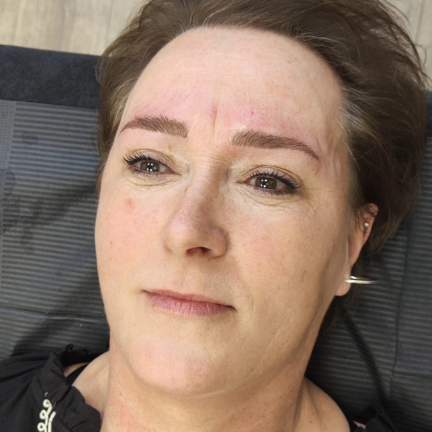 🔥 Nano brows 🔥 Swipe naar rechts voor before.
De warmte van de kleur neemt nog af en wanneer de wenkbrauwen genezen zijn is de kleur ook zachter/lichter.
Voor de wenkbrauwen is er keuze uit verschillende technieken, samen kijken we naar de meest geschikte techniek voor jou.
Wil je graag meer informatie en/of een afspraak maken, stuur dan even een email naar prettybyroos@gmail.com of app naar 0630103131.
Kosten: 325 euro inclusief nabehandeling na 6 weken.
www.prettybyroos.nl
📌 Wolvega
#browmaster #permanentemakeup #permanentmakeup #makeup #eyebrows #hairstroke #hairstrokes #microblading #nanobrows #powderbrows #eyeliner #lips #pigment #pigmentation #tattooshop #tattoo #tattoos #oudehaske #friesland #thenetherlands #joure #sneek #heerenveen #leeuwarden #wolvega #wakeupwithmakeup