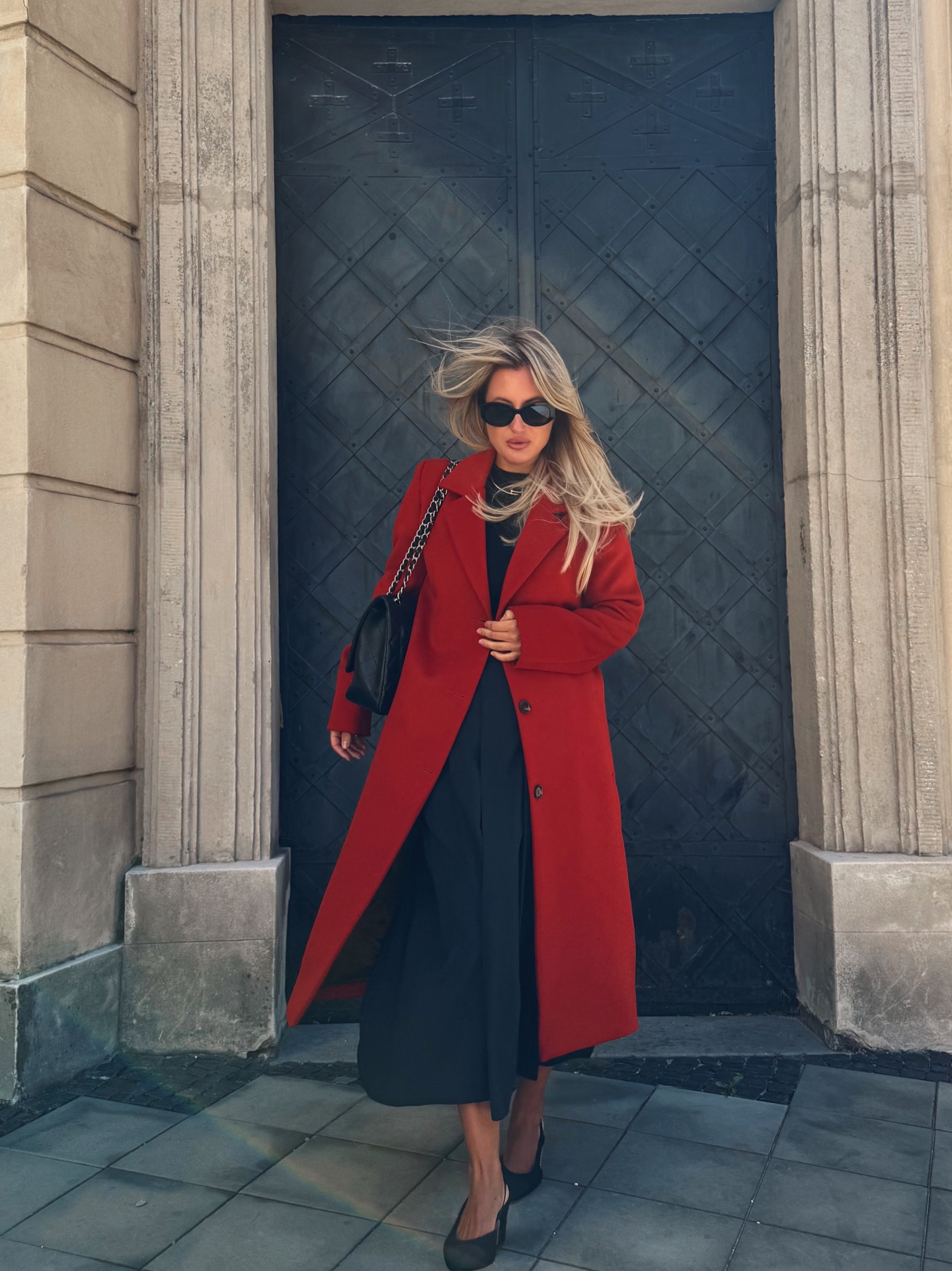 Пальто розкішного кольору
50% вовна 50% кашемір
Вартіс