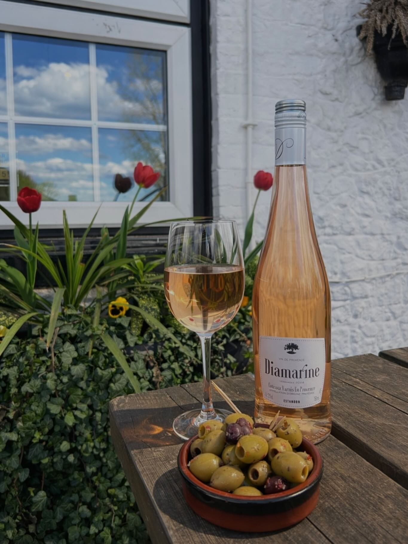 Easter Sunday sipping 🐣🍷
Our Provence rosé is chilled, the sun is shining, and Bank Holiday Monday is calling ☀