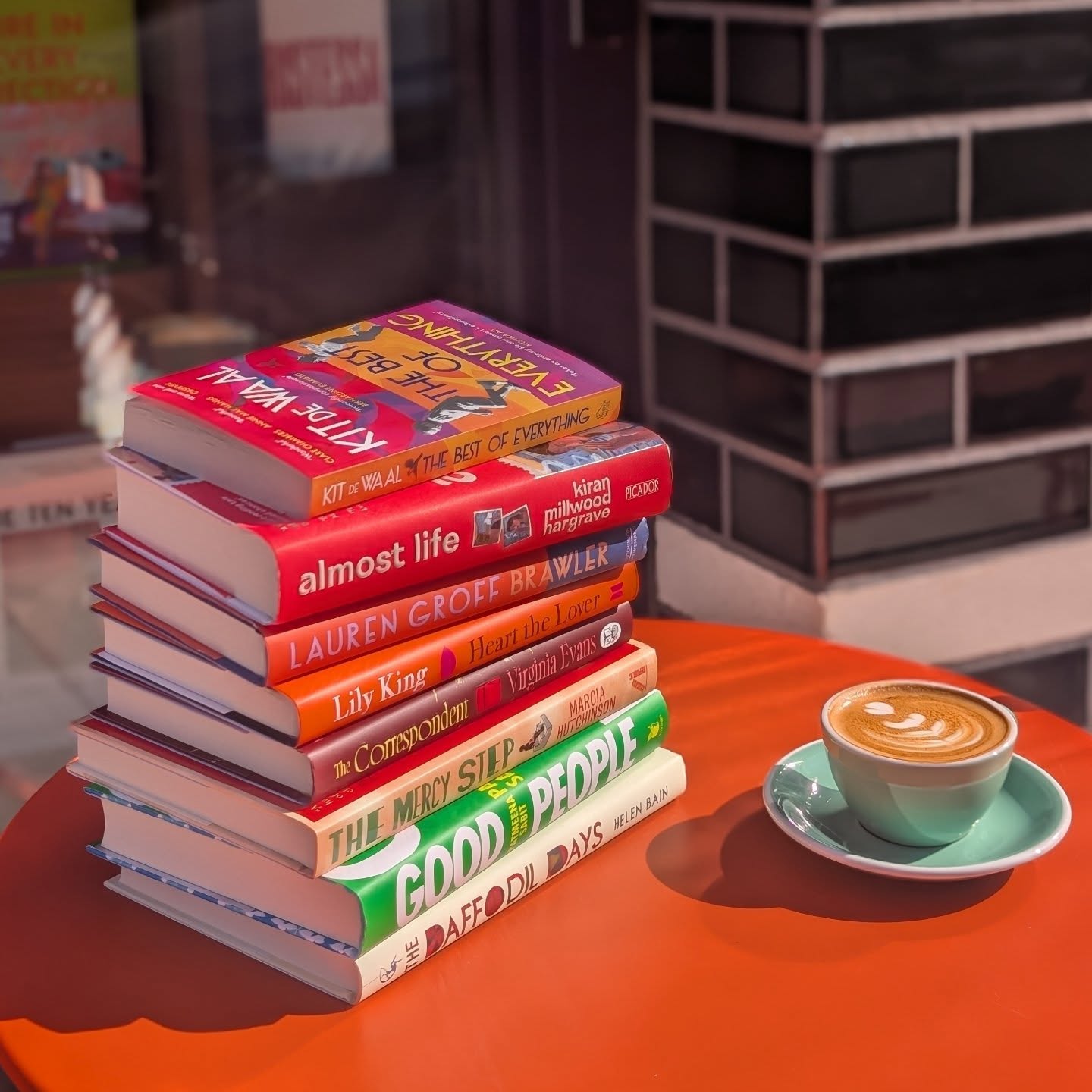 Books, coffee and maybe even a glass of wine 📚☕🍷 sounds like a perfect Bank Holiday plan to us!
Come see us all weekend in Islington and Chelsea - we're open until 9pm tonight for all your bookish needs. Our booksellers are on hand to recommend bespoke choices based on your mood and tastes. And speaking of tastes, we've got delicious @extractcoffee and lovely wine to accompany you as you read.
Have a happy Bank Holiday Weekend!