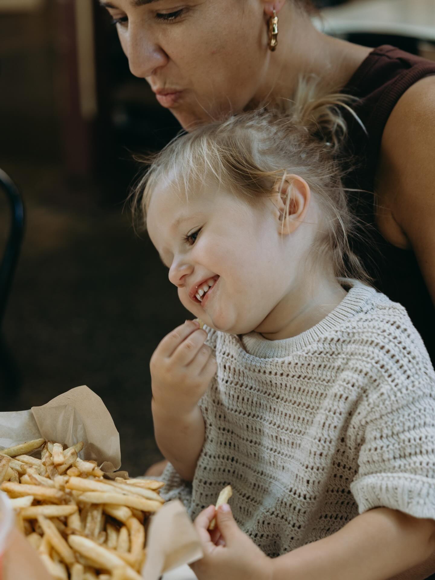 Hard not to smile when you’ve got hot chippies in hand, and it’s a long weekend!
Our fries are skin on shoestrings, cooked fresh to order. No coatings, no additives, no bleach... just good old pure potato 🥔
That’s worth smiling about.
#smiles #longweekend #burgerbar #burgers #chippes