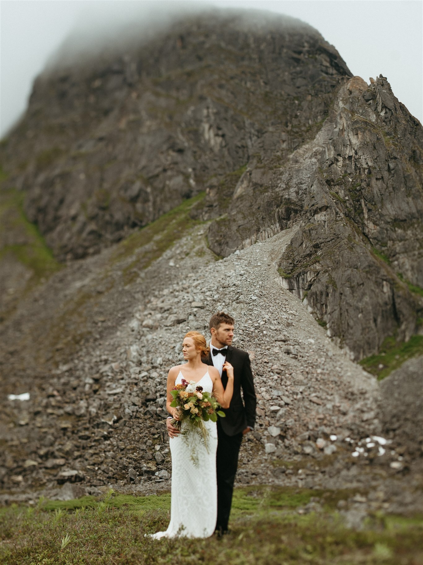 Jake and Lynsie’s intimate elopement in Hatchers Pass was truly such an amazing day ⛰️. After raining all week, the fog rolled away from the mountains just in time for a perfect ceremony surrounded by their pups, close family & friends.
Florals: @yarrow.and.co
#alaskaelopementphotographer #alaskaelopement #destinationwedding #adventureelopementphotographer #adventureelopement