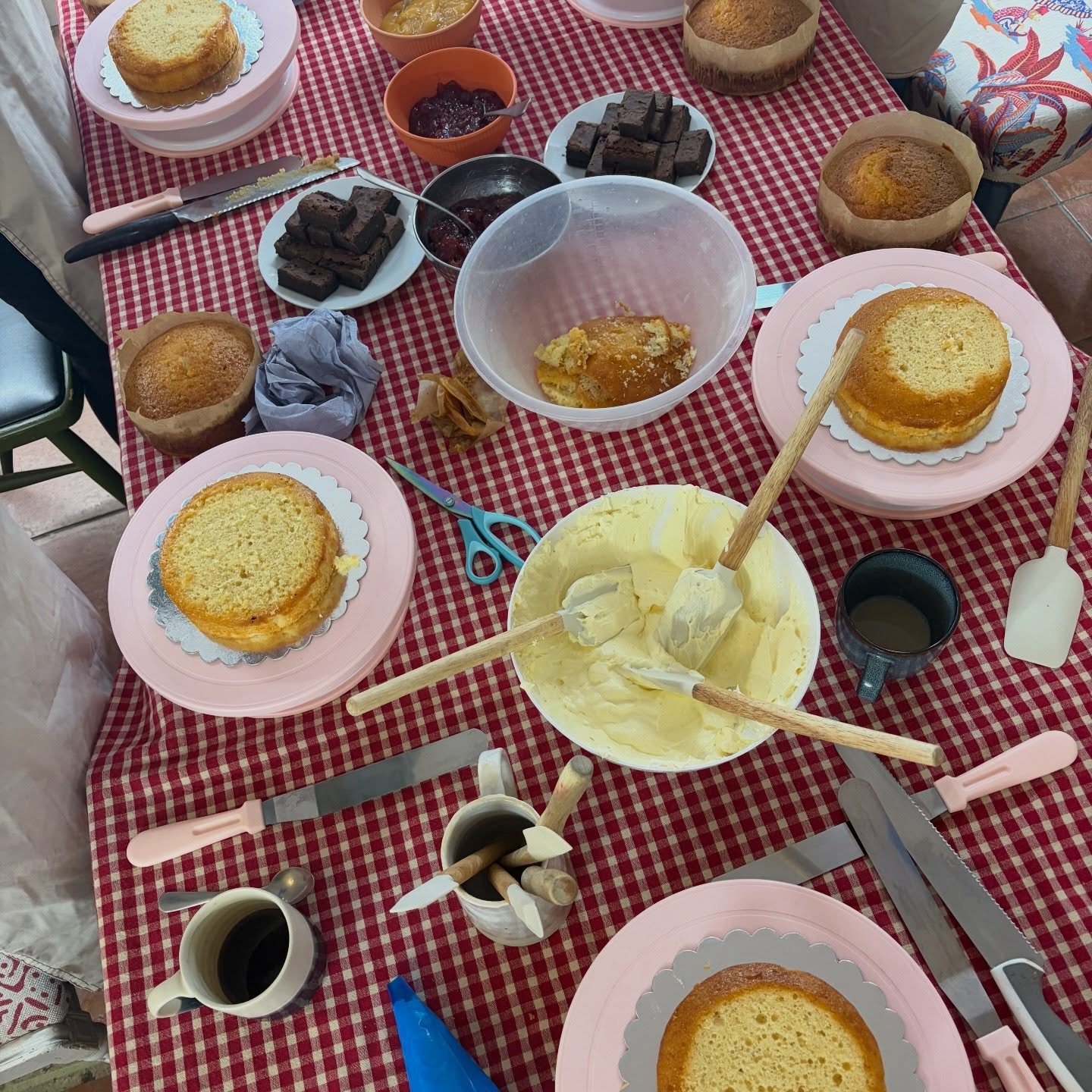 Yesterday evening’s cake decorating workshop with an Easter slant! 🐣
Suitable for complete beginners, you will learn how to stack, fill, crumb coat and top coat your cake, practice piping techniques before putting them to the test, and decorating your own ruffle cake! And it’s always a given that I’ll be chatting on throughout about all things cake baking and decorating (hopefully imparting some wise knowledge 😆!) with a follow up email with recipes and useful links.
Next dates in May, and private parties always available on request. 🧁
#cakedecorating #dealkent #dealkentuk #kentbakery #bakingclass