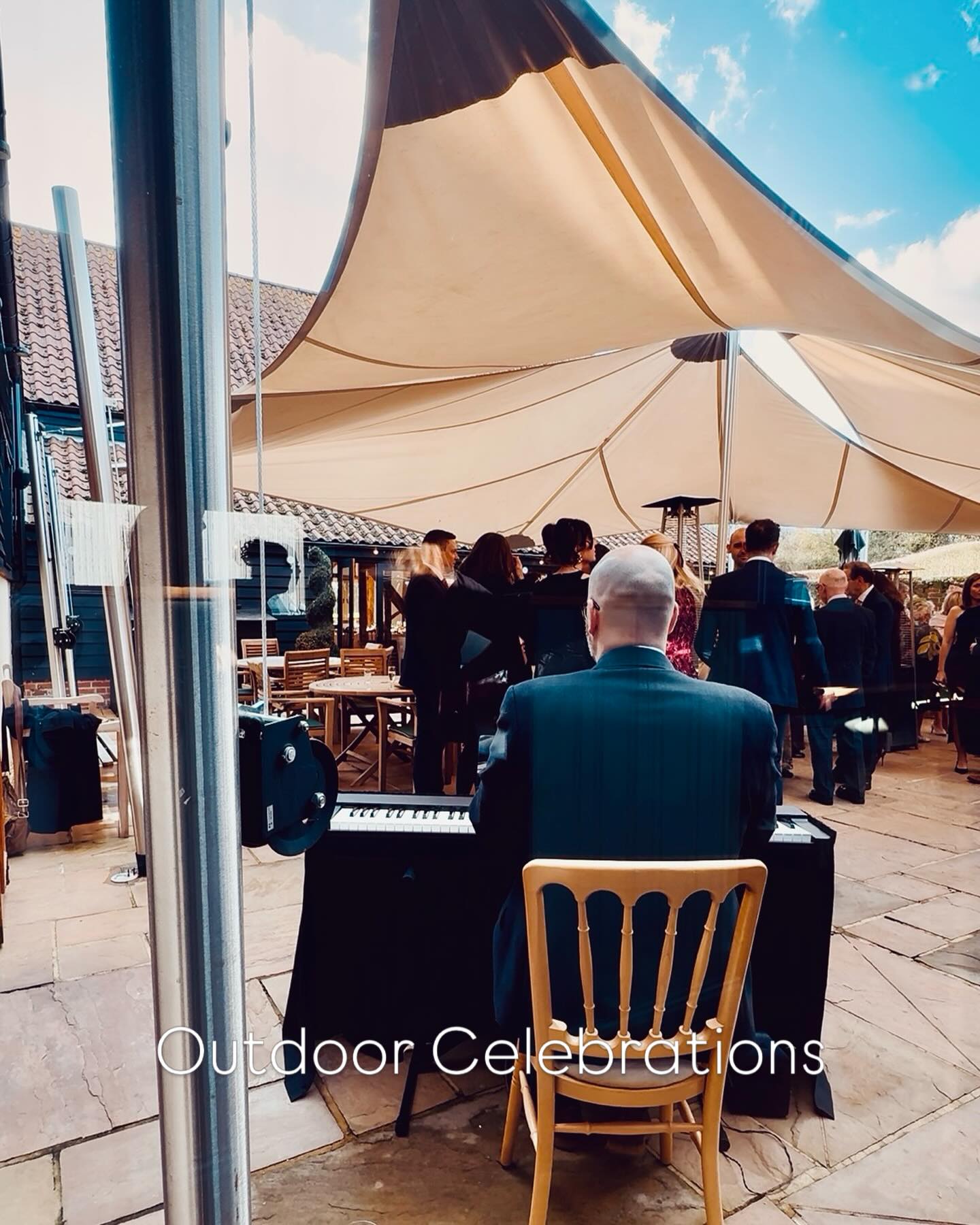Are you ready for blue skies for your celebration? Despite temperatures slowly increasing to something more celebration friendly Daniel is happy to play outside in most weathers … the earliest he’s played outside has been February!! 🥶🎹
Venue @bruisyardcountryestate
www.daniellaw.co.uk (Link in Bio)
#bruisyardcountryestate #suffolkweddingvenue #weddingmusic #2027wedding #2028wedding
