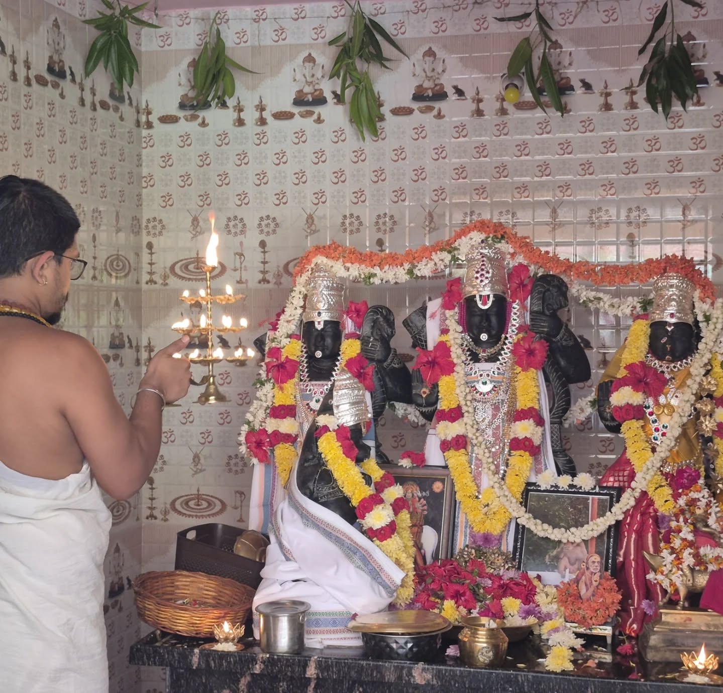 Sri Rama Kalyanam at Shukla yajurveda Pathasala Vizianagaram on the occasion of Sri Rama Navami.
#sriramnavami♥️🙏 #sriram #ivakanchikamakoti #kanchikamakoti #periyava