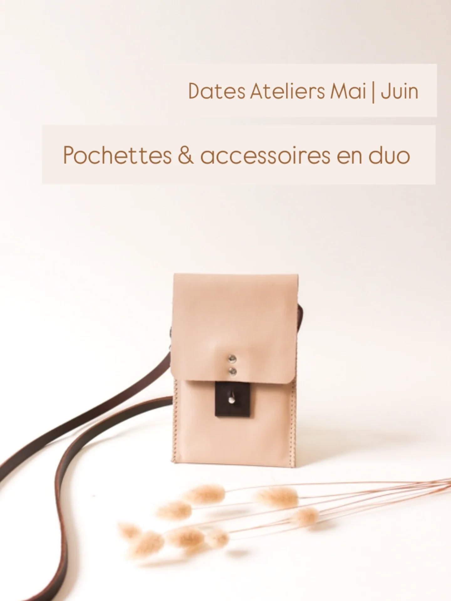 -- Dates des Ateliers : pochettes et accessoires en duo
Entrez dans mon atelier et laissez libre cours à votre créativité...
Choisissez vos cuirs, vos couleurs et vos finitions… et voyez vos idées prendre vie sous vos mains.
Que vous craquiez pour une pochette Lilie, un étui Esteban ou un duo d’accessoires, je vous guide dans chaque étape, pour repartir avec des jolies pièces vraiment uniques, pensées et fabriquées par vous
Un moment à la fois créatif, tactile et personnel, parfait pour s’offrir une parenthèse ou réaliser un cadeau sur-mesure...
📅 Nouvelles dates disponibles sur le site (lien en bio)
A bientôt
Mrion
#cuir #ateliercuir #maroquinerie #pochettepersonnalisee #accessoires