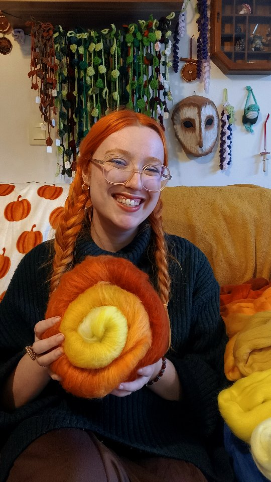 C'est encore plus magique de crocheter une pelote de laine filée à la main ✨🧡
#faitmain #yarn #crochet #artisan #creatricefrancaise