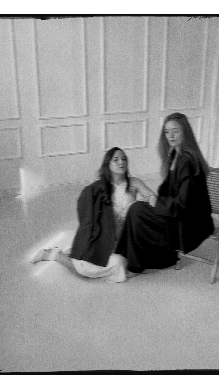 A first little sneak peek into our business photoshoot with the wonderful and talented @mira.bry.photography in her gorgeous studio @landluftleben.studio
#momentfest #hochzeitsplanung #buisnessfriends
#weddingplannerberlin #hochzeitsplanerberlin