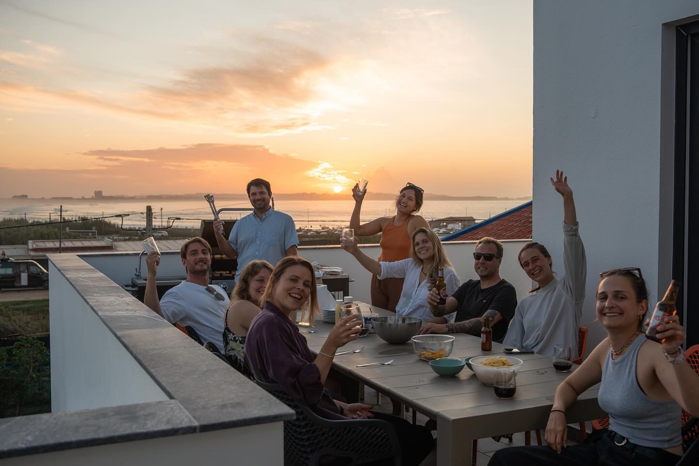 Throwback to a dreamy sunset BBQ on our balcony a few weeks ago! Good food, great company, and a view that never gets old. 🌅✨
Thank you @balealsurfvideo for capturing the moment! 🙏
#sunsetbbq #colivinglife #balealsunsets #oceanviews #communityliving #digitalnomad #digitalnomadlife #worklifebalance #remotework #workandsurf #travelcommunity #penicheportugal #colivingcommunity #nomadlife #workation #coworkandsurf #seasideviews #portugallife #workremotelyeurope #beachsideliving