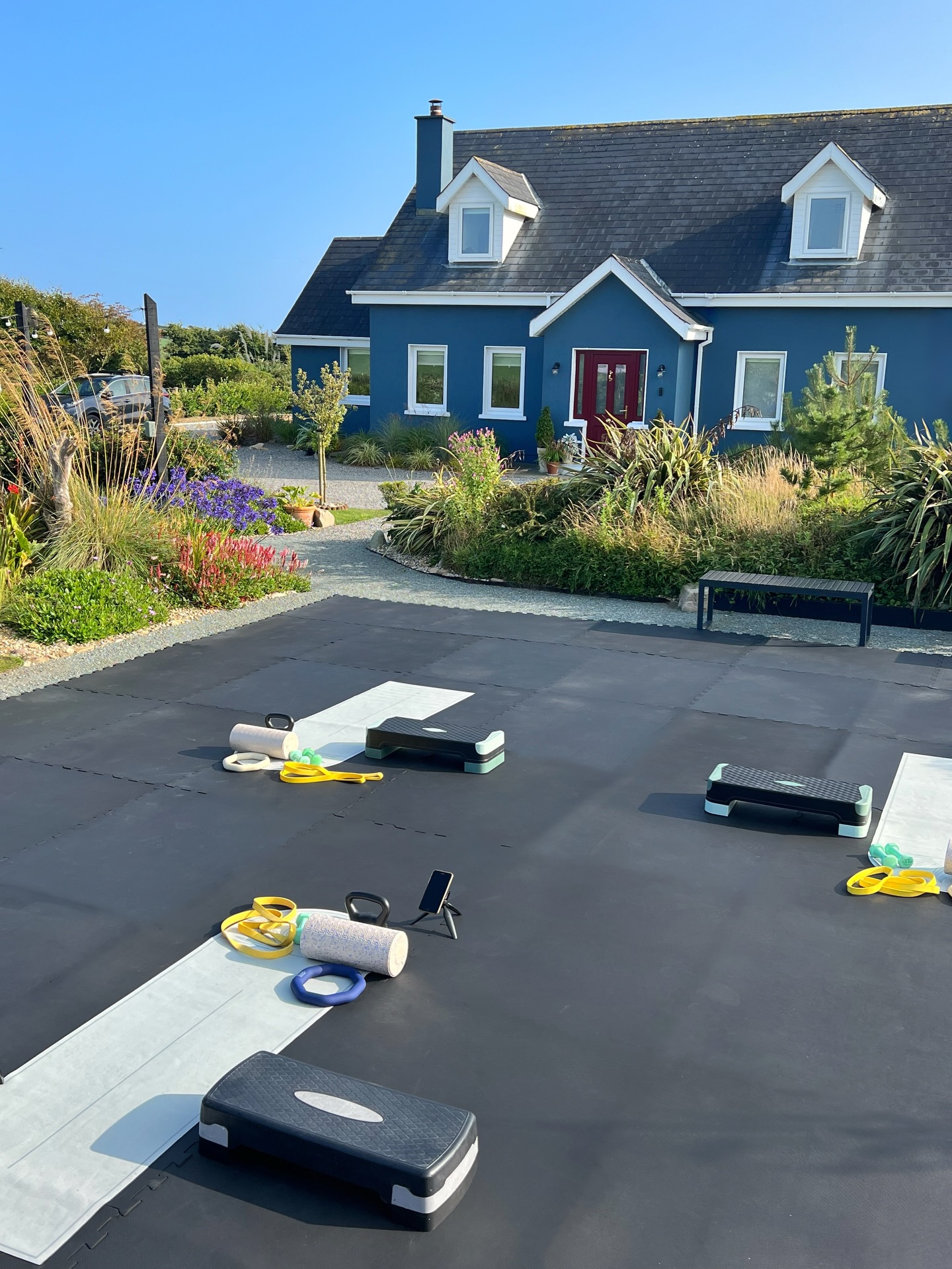 Discover wellbeing crafted just for you … 4th of May, our garden fitness facilities are opening for the summer season ☀️ Join one of the group Mat Pilates classes or get your personalised fitness programme and carve out time to stretch, strengthen & reset in a beautiful outdoor setting 🌺
•
📍Bookings will be opening soon on thistledownlodge.com
•
#thistledownlodge
#outdoorpilates
#pilatesireland
#fethardonsea
#hookpeninsula