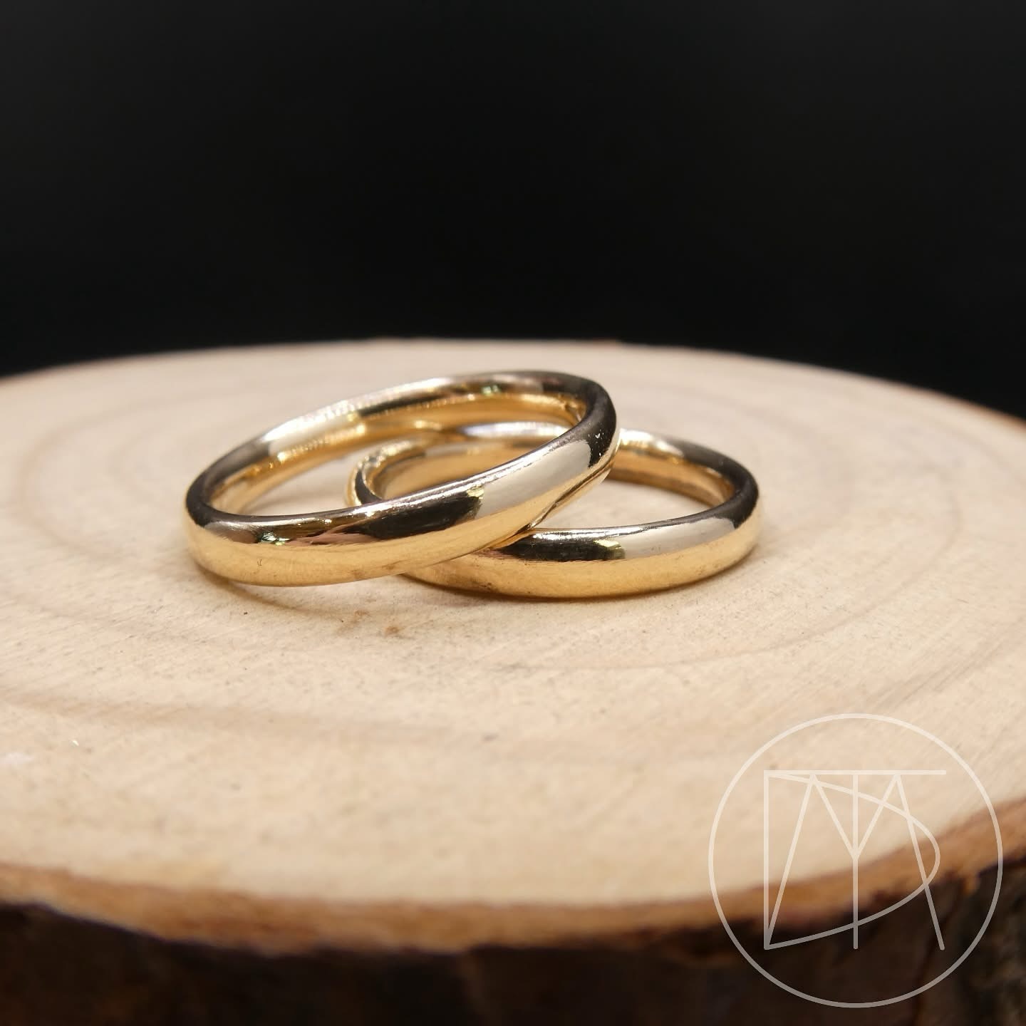 Two simple 9ct yellow gold hidden ashes bands
#thisdadmadethat #grief #ashesring #cremationring #ashesjewellery