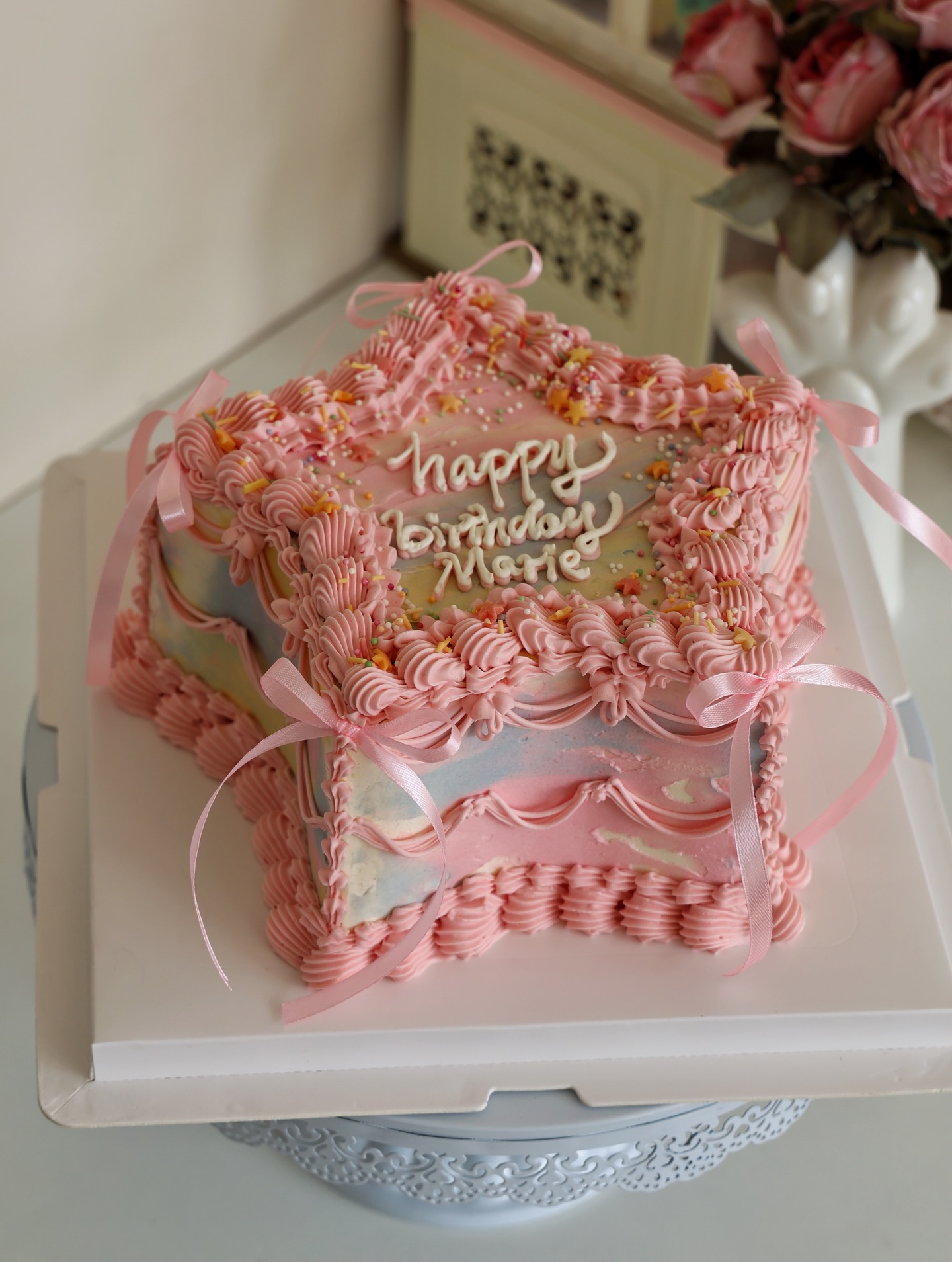 A little pastel dream in star form ✨
Soft ribbons, vintage swirls, and the sweetest birthday wishes wrapped into one 🎀
.
.
.
.
.
.
.
.
.
.
.
.
.
.
.
.
.
.
#cakeofinstagram #instacake #londoncakes #starcake #vintagecake