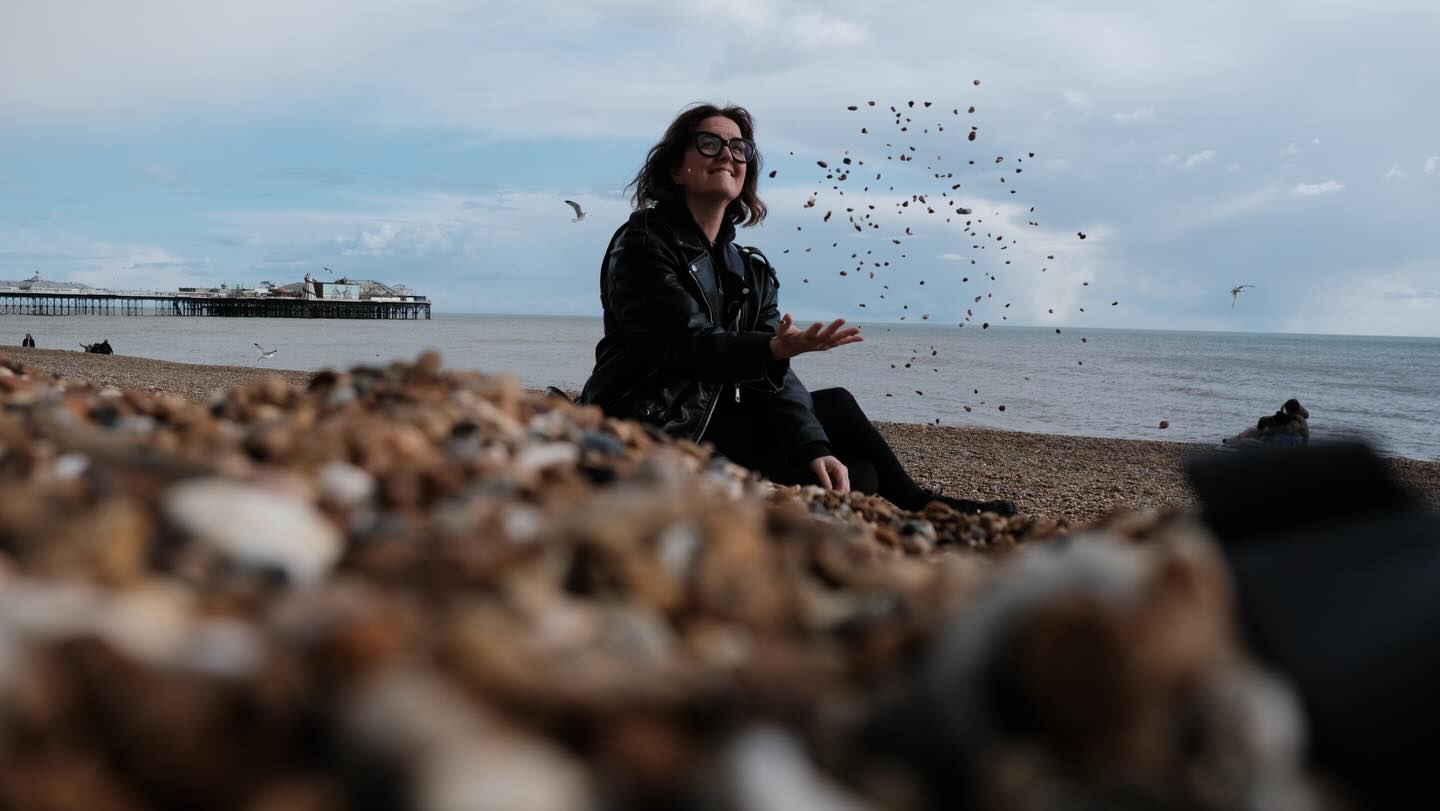 day 35/100: beach
i wasn’t able to be at the protest today because i had a gig in brighton. but i took a moment on my break to go and sit by the sea and recharge my wairua (spirit) 🌊
so many things in the world right now are draining and exhausting and heartbreaking and crazy-making. so when the world offers you a moment’s peace by the ocean, you take it ☀️
#the100dayjourney
#100daysofselfportraits