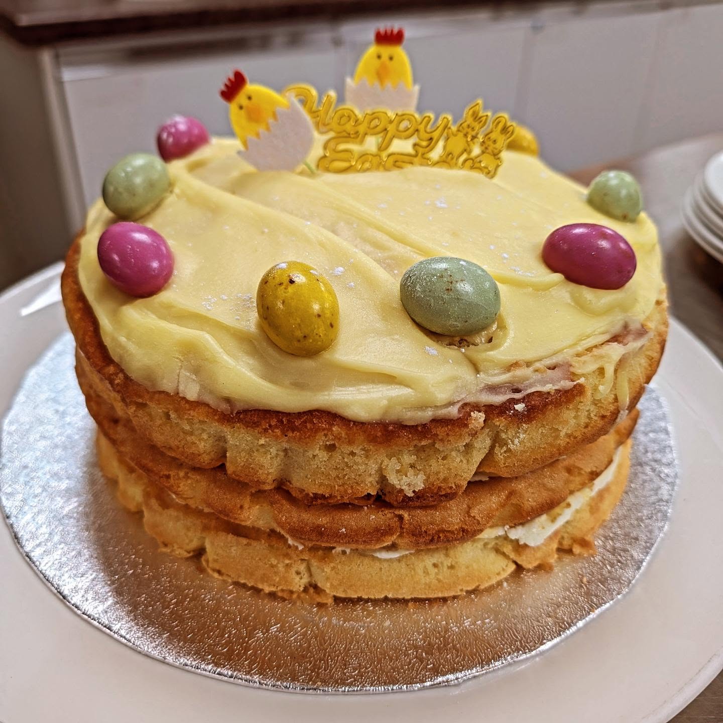 A heartwarming and divine lemon Easter cake made by one of our members to thank our volunteers for all that they do. There wasn't a single bit left! BFC will be closed over the Easter break on Sat 30 March and Tues 2 April but we hope to see you again soon from next Thursday,
#community #generosity #foodcharity #solidarity #kindness #foodwaste