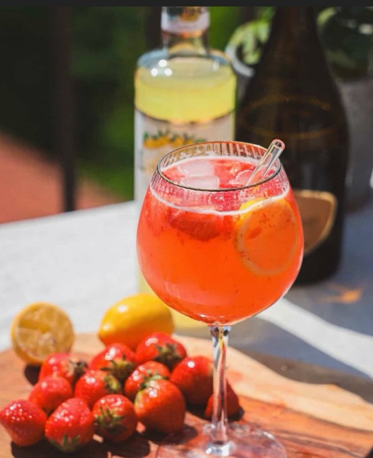 Introducing our new Spritzers. Choose from Aperol. Aperol@& Strawberry. Limoncello. Limoncello & Strawberry. Peach Schnapps. Raspberry with Chambord. These are not only delicious but proving very popular and will be even more so when the sun decides to shine. Enjoy 🥂 #spritzer #prosecco