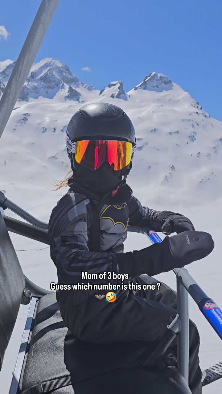 Number 1, 2 or 3 ? 🤔😄
Je crois que c'est un numéro à lui tout seul en faite
🙈🤣
#momof3 #momofboys💙 #swissfamily