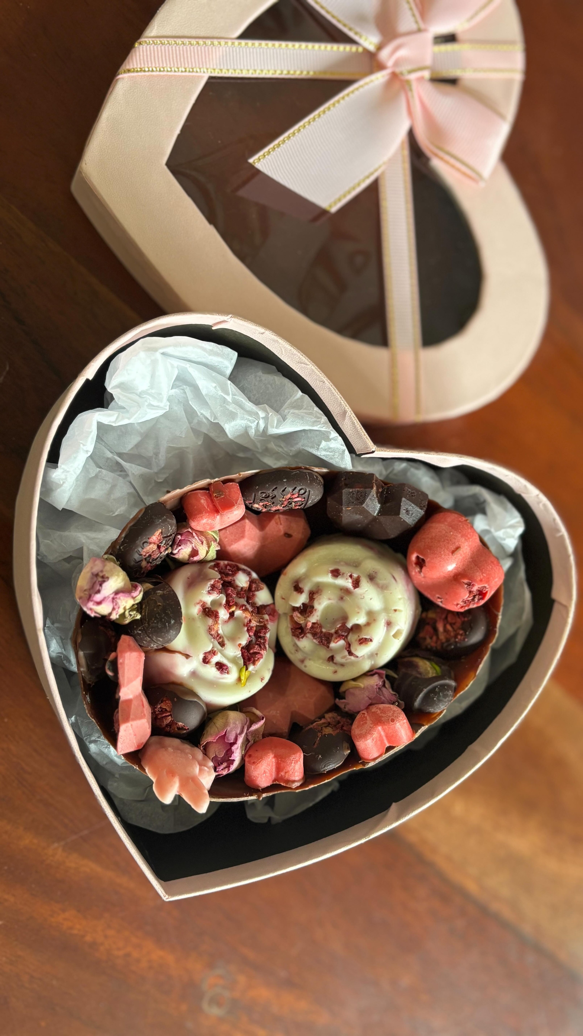 Easter just got sweeter 🐣🍫
Limited handmade chocolate eggs available now!
Message me to order before they’re gone 💛
Tag a friend who would LOVE these 👇#artisanchocolate #luxurychocolate #eastereggchocolate #glutenfreeeastereggs #eastereggs