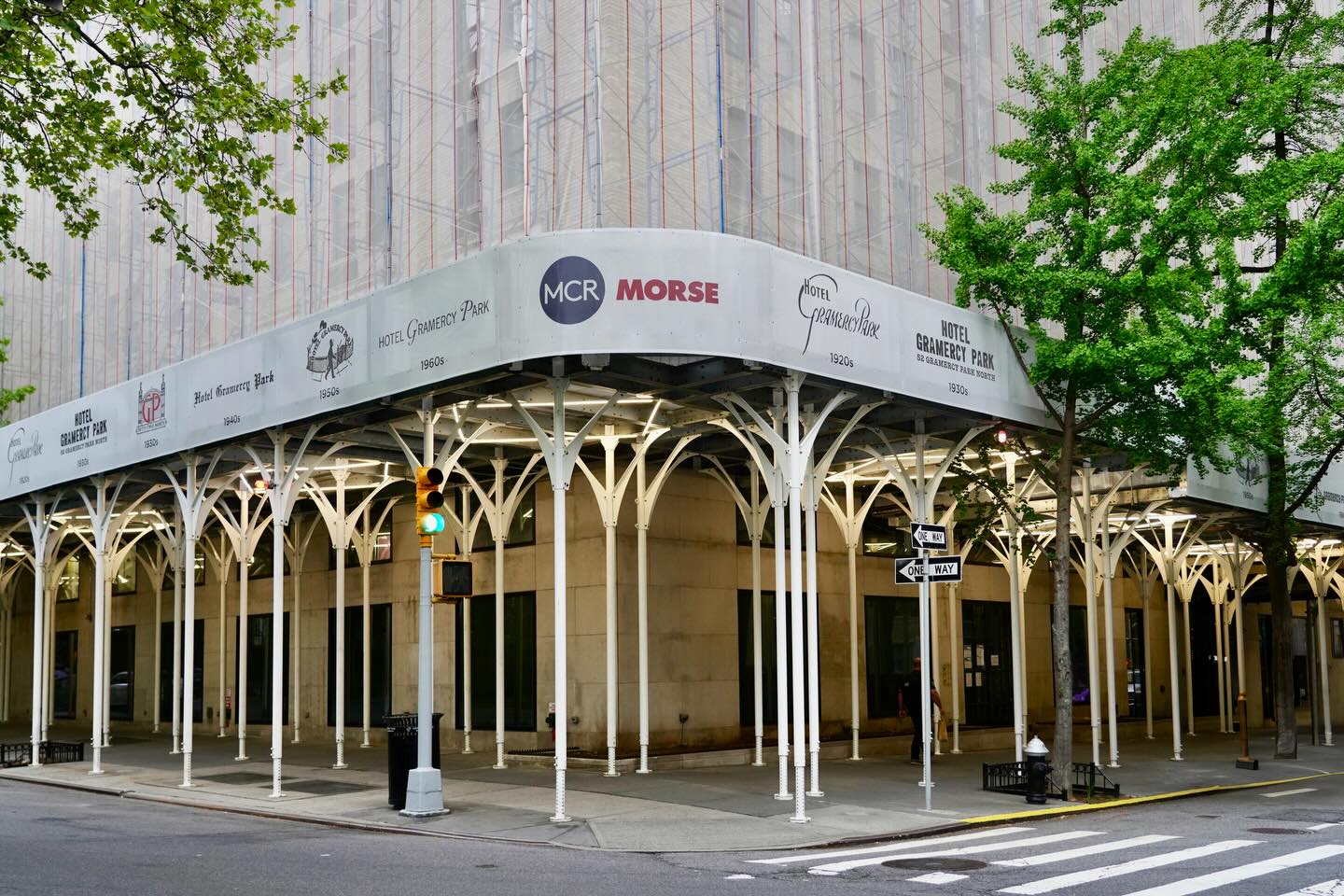 Our newest spotlight: Steve Schiavone, our Senior Project Manager!
📍2 Lexington Avenue
“Our work at Lexington Avenue and Gramercy Park highlights our role as a full-project partner, collaborating with clients, contractors, and city agencies to help drive a successful redevelopment. With the Urban Umbrella system front and center, we ensure the site remains safe, organized, and visually polished from start to finish.”