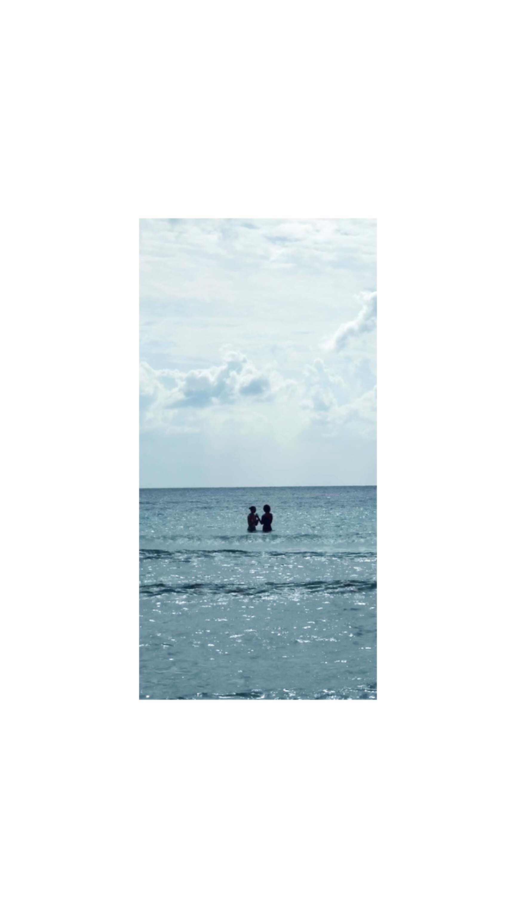 Reminiscing about my beautiful experience in Menorca with the even more beautiful Soomai ✨
Proust taught us that “The real voyage of discovery consists not in seeking new landscapes, but in having new eyes.”
And whilst I agree that change happens when we decide to change, and that when we change the way we look at things, what we look at changes, sometimes it helps to leave our familiar environment to actually embody that.
To remember who we are beneath the noise.
To meet ourselves from a different place
To soften what we have been holding onto.
To break patterns we did not even realize we were stuck in.
To create space for moments like these - real, present, alive.
To finally make the decision(s).
To shift your being.
Nature, stillness, nutrition, connection, can all help in that beautiful journey. An anchor to come back to when in need.
🤍
@soomaispace
.
.
.
.
.
#Mindset #Embodiment #ChangeYourLife