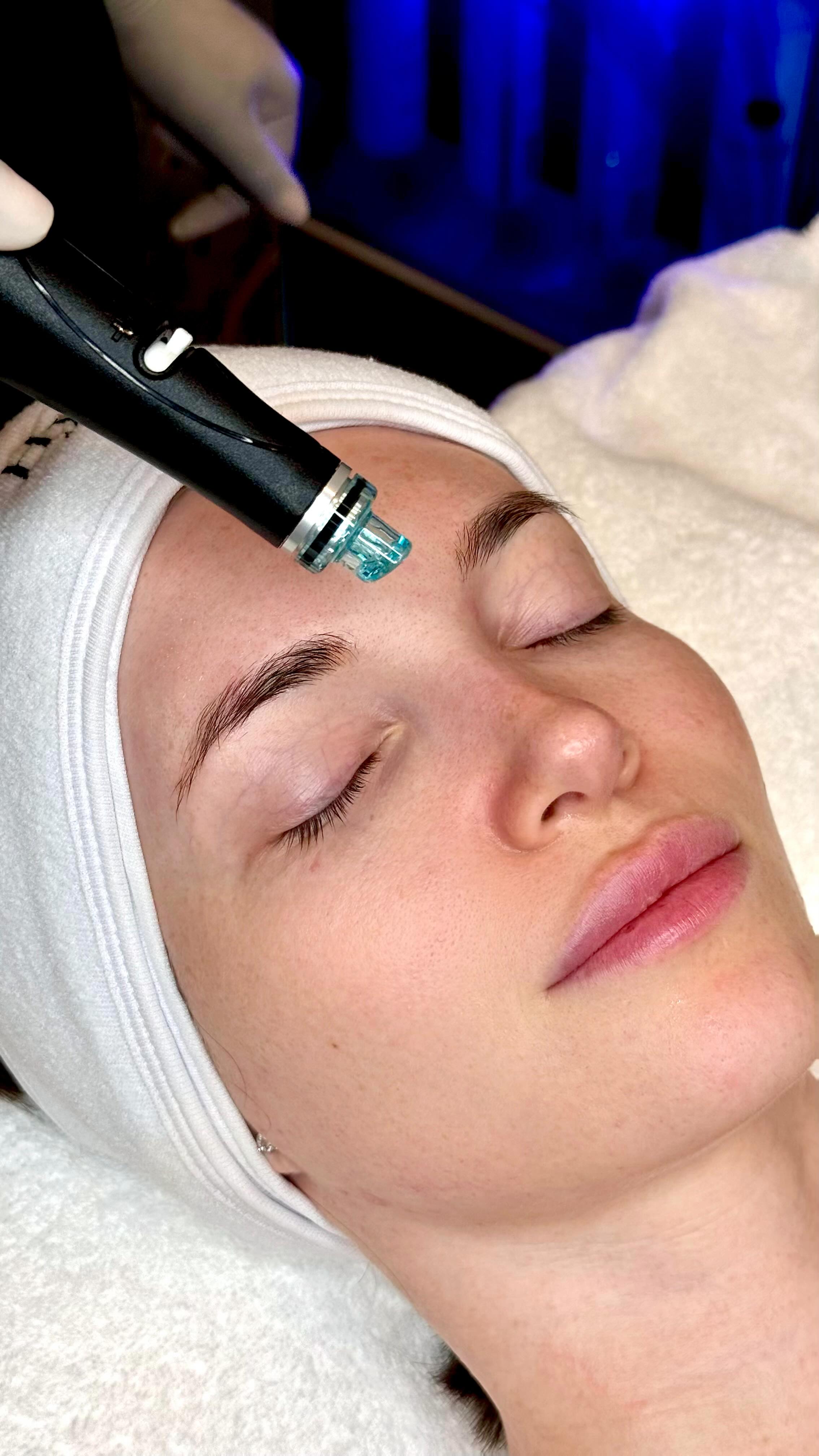 Hydrafacial is now available at our Place Vendome Mall branch.
Book your glow today!💧✨
#HydrafacialQatar #VendomeMall #BeautyBoxQatar #DohaFacial #GlowingSkinQatar