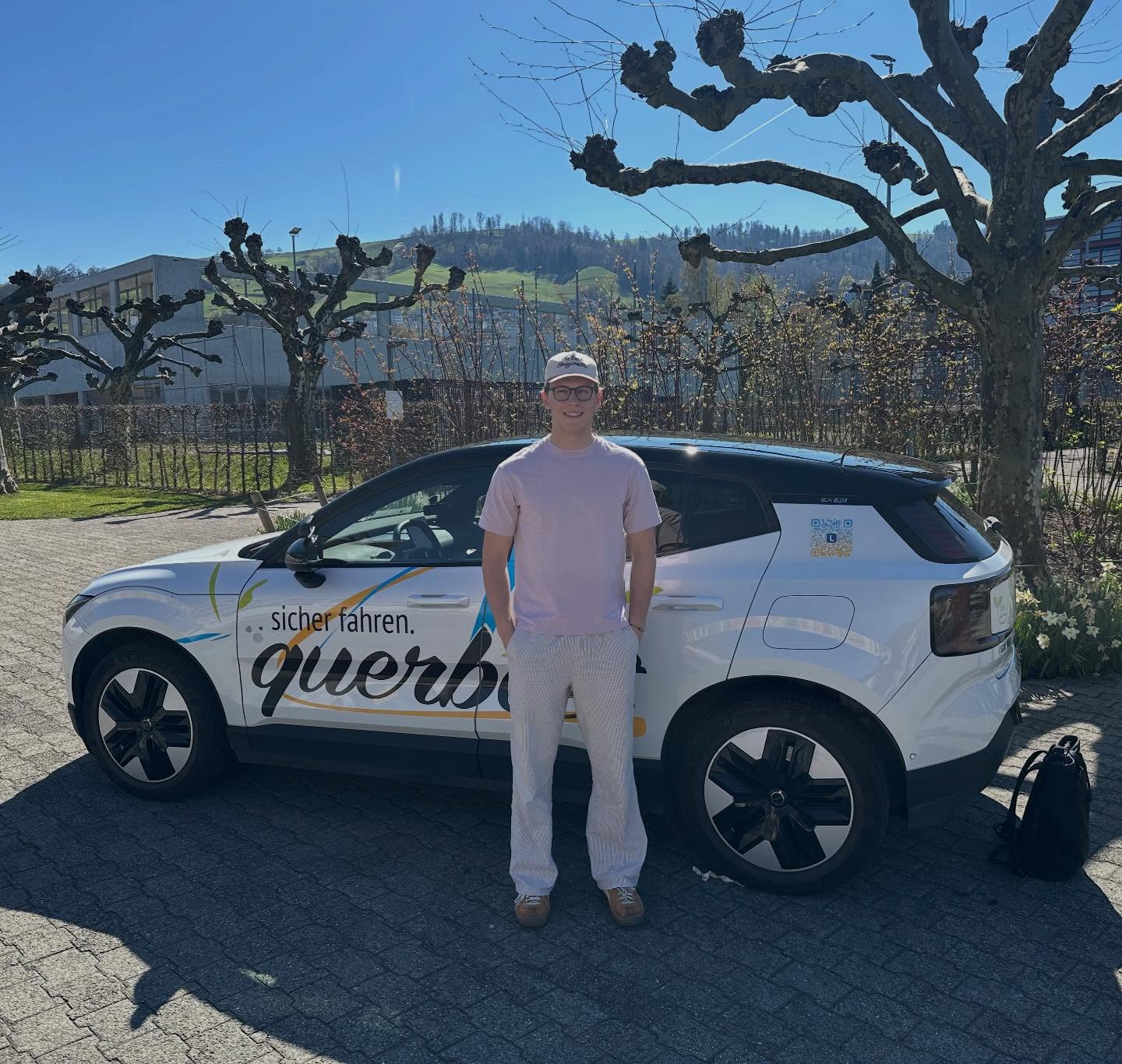 Gratulation @mattiacarrel_ zur bestandenen Prüfung 🏁
Es war mir eine Freude, dich auf deinem Weg zur Prüfung zu begleiten 🎉👏🏼🍀🙏🏼
Jetzt darfst du alleine fahren, dabei wünsche ich dir viel Spass und natürlich unfallfreie Fahrt. 🚗🍀🏁🎉
#fahrschulefürdeinenerfolg #top #fair #kompetent