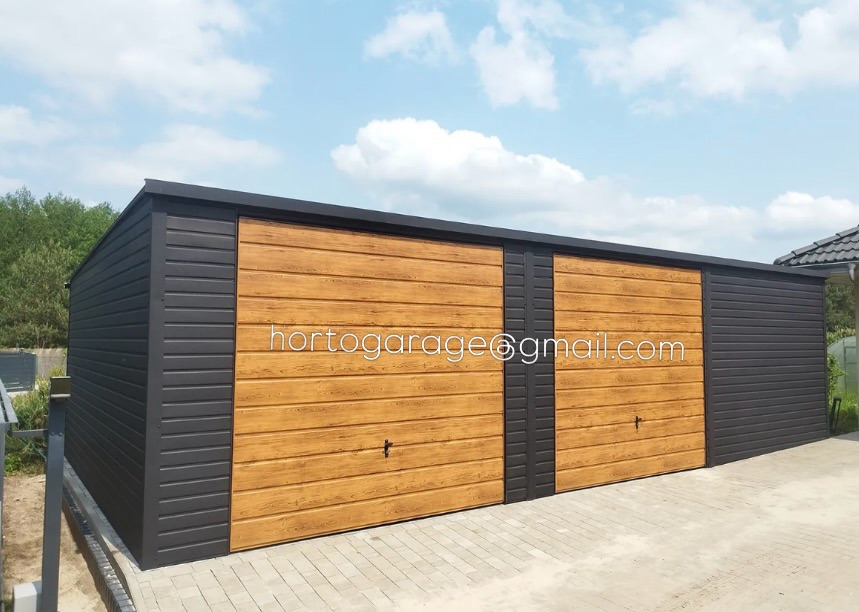 Wir präsentieren unsere Garage – ein modernes, funktionales und ästhetisches Gebäude zur Unterbringung von Fahrzeugen und Ausrüstung.
📏Abmessungen
📐• Breite: 7,5 m
📐• Tiefe: 6,0 m
📐• Höhe: 3 m
⸻
🎨 Farbgebung
• Konstruktion: dunkles Graphit
• Tore: im Farbton Gold-Eiche
⸻
🚪🔩Konstruktion
• Rahmen: Stahl (geschlossene Profile)
• Wände und Dach: Trapezblech
• Dach: Pultdach
• Tore: Schwingtore
⸻
✅ Vorteile
• Witterungsbeständigkeit
• modernes, auf das Haus abgestimmtes Design
• Individualisierungsmöglichkeiten (Farbe, Maße, Anordnung)
⸻
🚗🧰🎿Einsatzmöglichkeiten
• Garage für 2 Autos
• Lagerraum für Werkzeuge und Gartengeräte
• Hauswerkstatt
• Abstellraum für Fahrräder, Quads oder Motorräder
• zusätzlicher Wirtschaftsraum
💻📲👨💻 eine ähnliche Garage oder andere Details wünschen, mailen Sie hortogarage@gmail.com, gehen Sie auf den Link in der Bio oder rufen Sie an
📞 +49 177 4242452
📞 +49 152 246 74 361