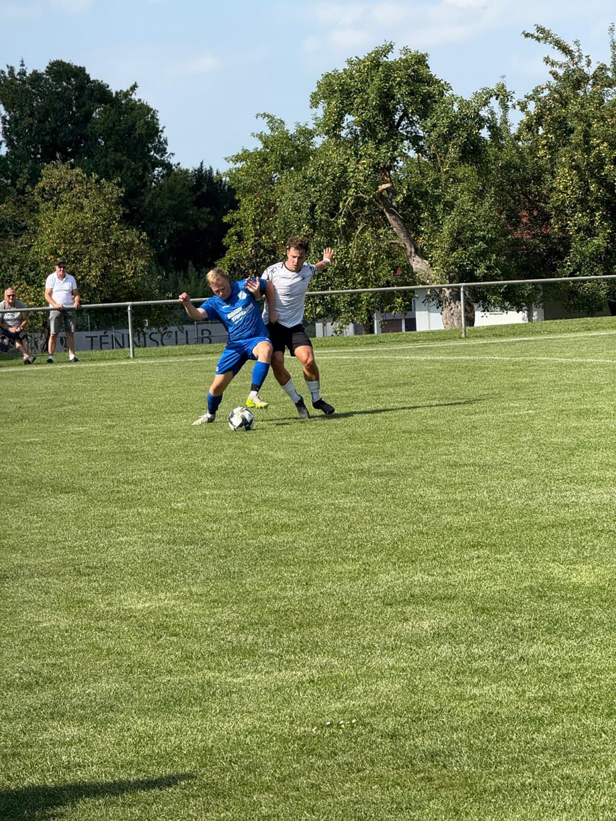Endlich mal wieder 3 Punkte 🤜🤛
Nach zuletzt eher enttäuschenden Ergebnissen, konnten wir gestern mal wieder 3 Punkte einfahren und die sind immens wichtig.
Am Sonntag geht es dann zum Topteam nach Trossingen.