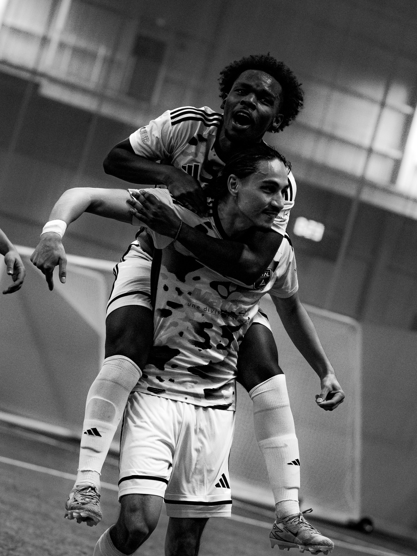 Points shared. The tone is set.
📷 @rwc.photography
___
#LavalisPurple #LSPro #LavalOuRien #WeAreLaval