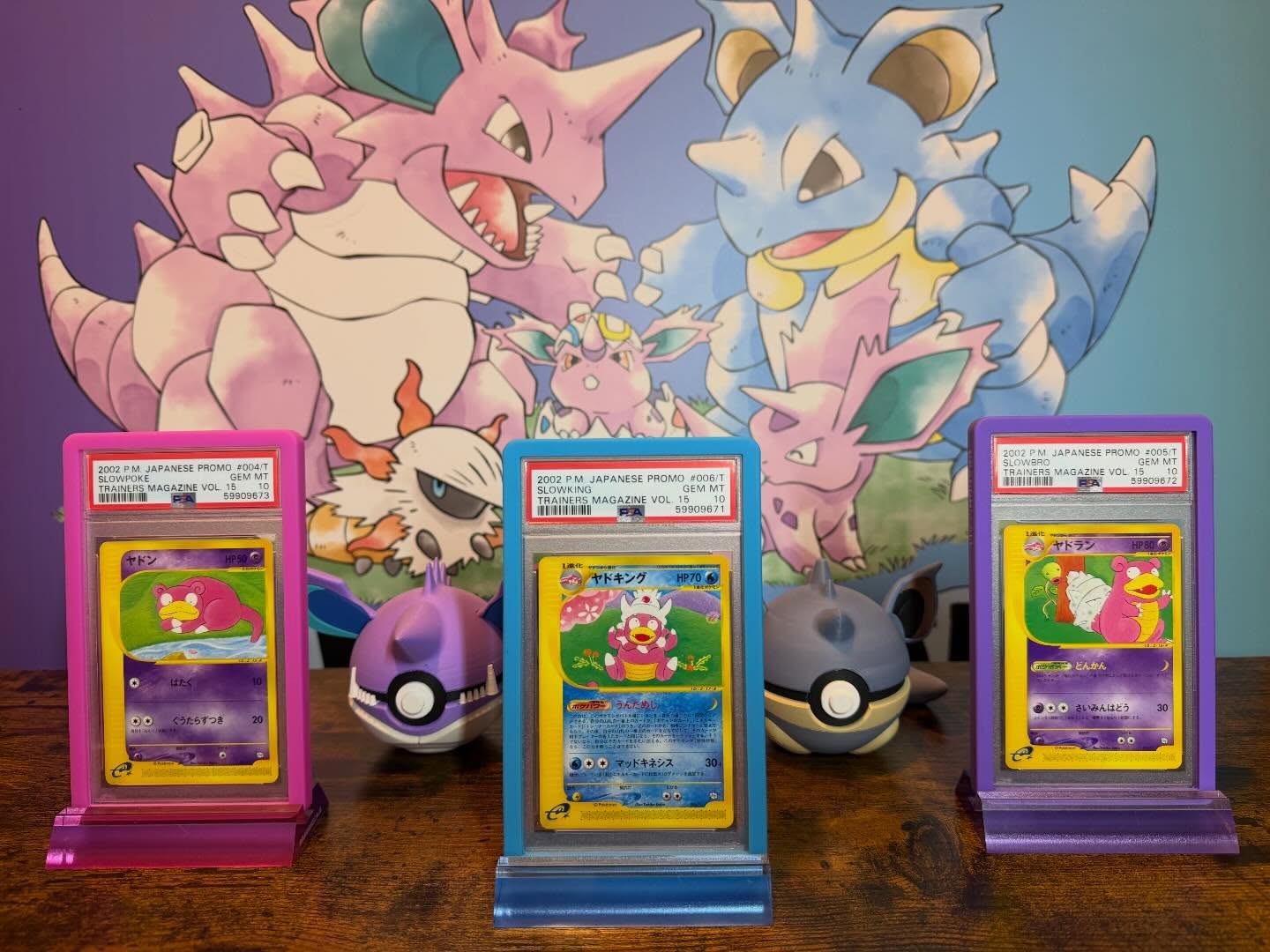 Feeling the spring vibes 🌸🌿
Slowpoke, Slowking, and Slowbro soaking it all in while the collection blooms right along with the season ☀️
We’re bringing the heat to the @slctcg Spring Card Show 🔥
Come see us and upgrade your display with @dragonscalesupplies
✨ Sab guards
✨ Wyrmshard stands
Because your slabs deserve to stand out 💎
#spring #slowpoke #nidoking #pokemon #dragonscalesupplies