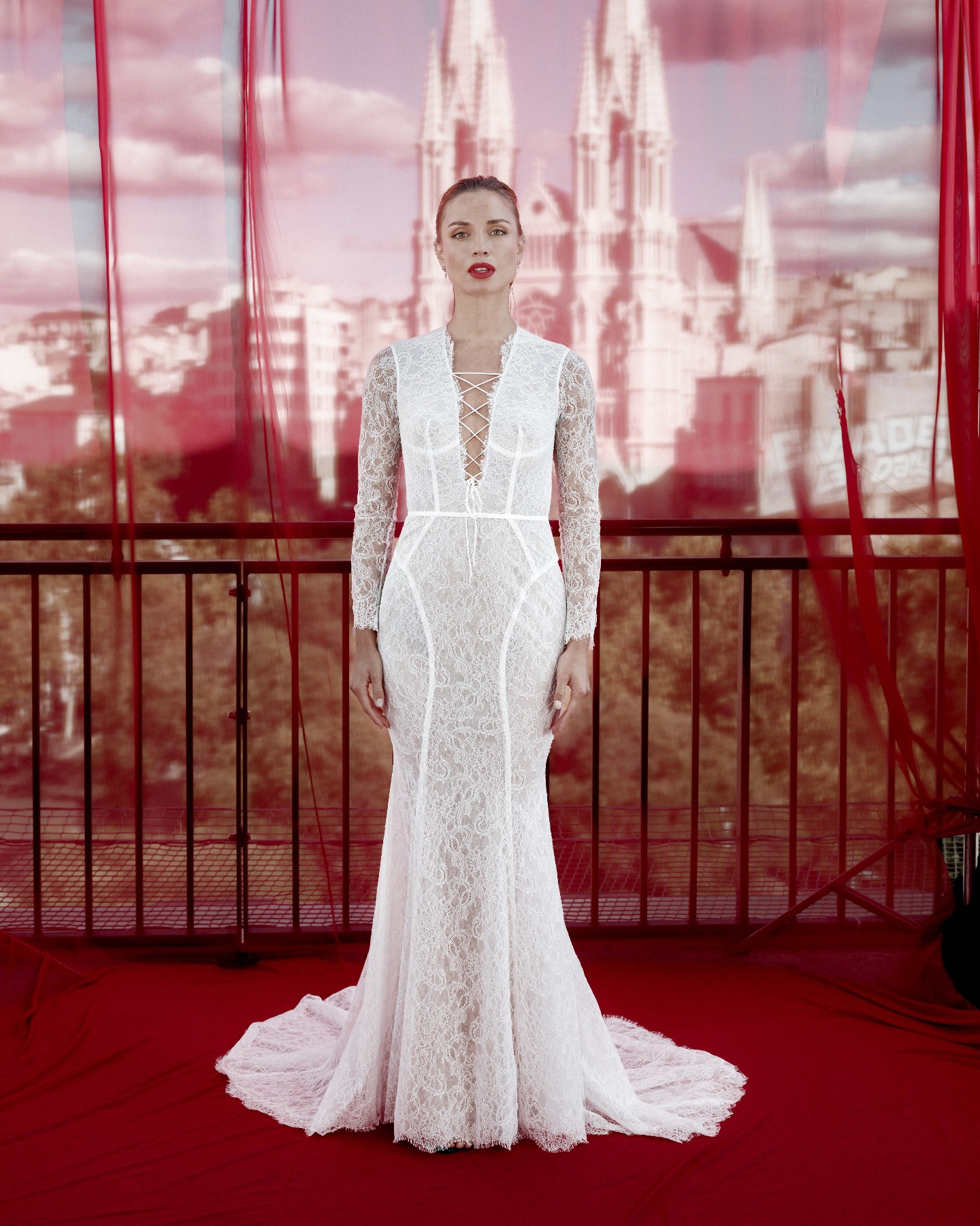 Analyse morpho : Robe de mariée KRISSIE ✨
Quand on parle de morphologie, il ne s’agit ni de poids, ni de taille, ni de normes.
Il s’agit simplement de lignes, d’équilibres… et de confort !
La robe Krissie s’adapte particulièrement aux morphologies X, A et 8, parce que sa coupe épouse naturellement les courbes, marque la taille avec douceur et laisse au corps la liberté d’être lui-même.
Ici, ce n’est jamais à toi de t’adapter à la robe.
C’est la robe qui est pensée, ajustée et créée pour toi, dans le respect de ton corps, de ton histoire et de ta manière d’exister. ✨
Le sur-mesure, c’est ça : une robe qui sublime sans corriger, qui accompagne sans enfermer, et qui devient une évidence le jour où tu l’enfiles.
Envie d’essayer Krissie ou d’imaginer ta robe sur-mesure ? Réserve ton essayage directement sur le lien en bio.
#robedemarieesurmesure #moderndress #weddingdress #conseilsmorpho