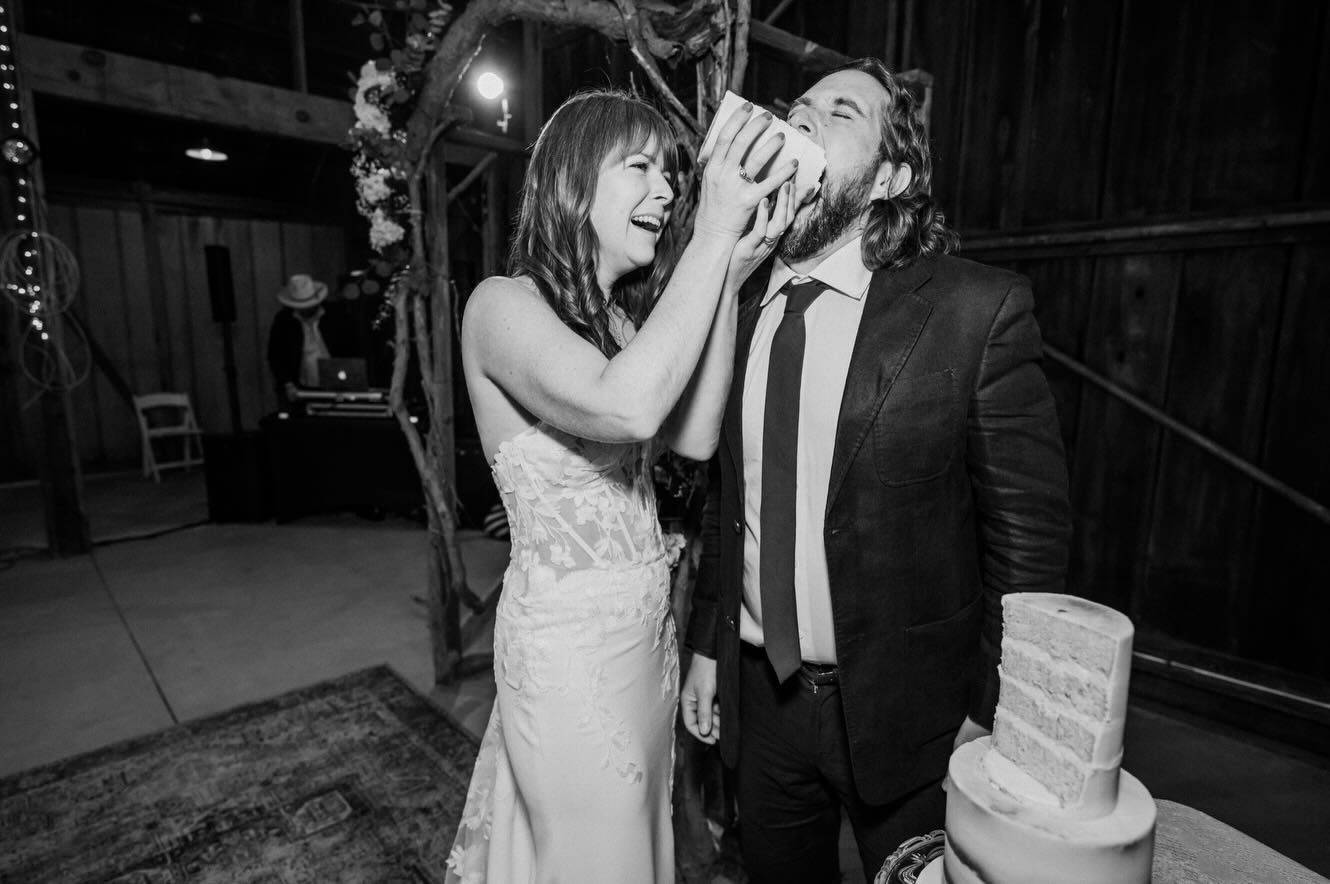 Happy Two Year Anniversary Loren & Chris!
4-6-24
Photography: @burlapandoakphoto
Venue: @ednavalleyranch
Music: @comealiveentertainment @dancurciomusic
Cake: @seabreezecupcakes
Floral: @plantie.rox
Rentals: @gycrentals
Ice Cream: @hvcreamery
Catering: @bearcitysocial