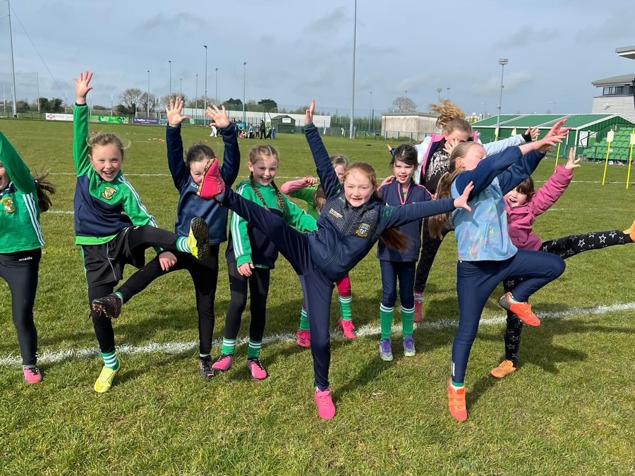 Last week we welcomed hundreds of children into the club for our annual Easter Camp. The children all got to practice their football, hurling and camogie skills as well as playing some fun games. The weather was perfect for a week of Spórt agus Spraoi.
Míle buíochas le Pat, Maura, Katie agus na cóitseálaithe ar fad for all their hard work!
Don’t forget… we have two Summer Camps running this year. You can book your child spots using the link below 👇
🔗 https://donaghmoreashbournegaa.clubzapevents.com