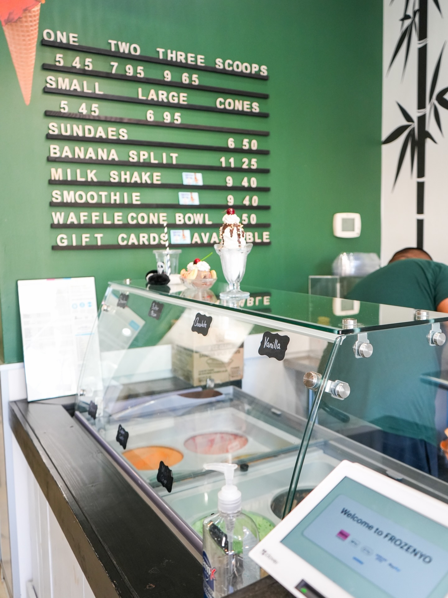 Decisions, decisions.
Classic scoop or build-your-own masterpiece… either way, you’re leaving happy.
#DCFoodie #DCEats #DCDesserts #WashingtonDCFood #DCFoodScene