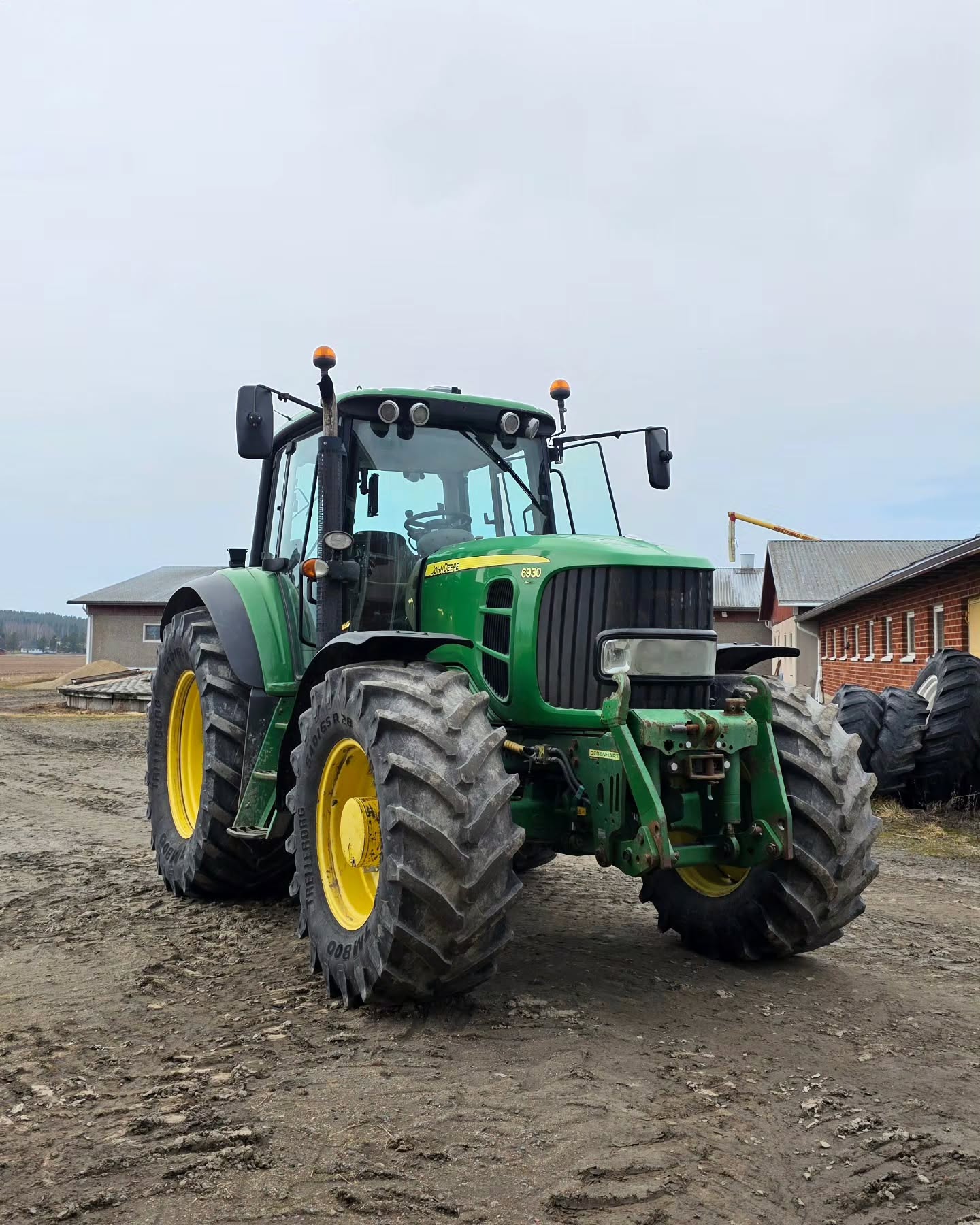 Pääsiäisenä asennuksesta valmistui @lehtolantilalta John Deere! 🚜🌾 Kone modernisoitiin kerralla automaattiohjaus- ja ISOBUS aikaaan.
Tähän koneeseen asennettiin:
✅️ EFIX eSteer 20 MAX - automaattiohjauspaketti
✅️ Mallikohtainen asennussarja sekä pikakiinnike vastaanottimelle
✅️ Ohjauskulman anturi
✅️ ISOBUS - jälkiasennussarja
✅️ Aktivointikytkinsarja asennettuna käsinojaan
Tällä päivityksellä saatiin aikaan mukavasti jatkoaikaa muuten nykyaikaiselle veturille. 🤝
#efixag #johndeere #automaattiohjaus #agronav