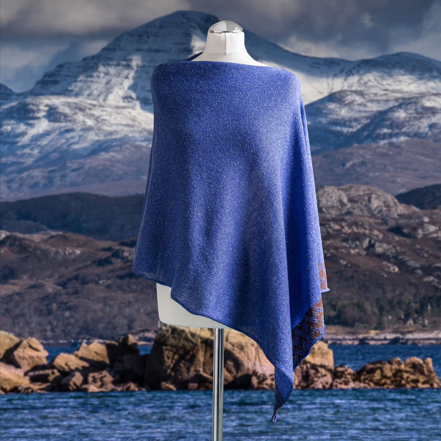 My Coast poncho is truly the ultimate travel buddy! βοΈ This lightweight gem is my go-to for any adventure, making me feel stylish whether I'm dressed up or keeping it casual. It's an absolute wardrobe essential! π #travelstyle #ponchostyle