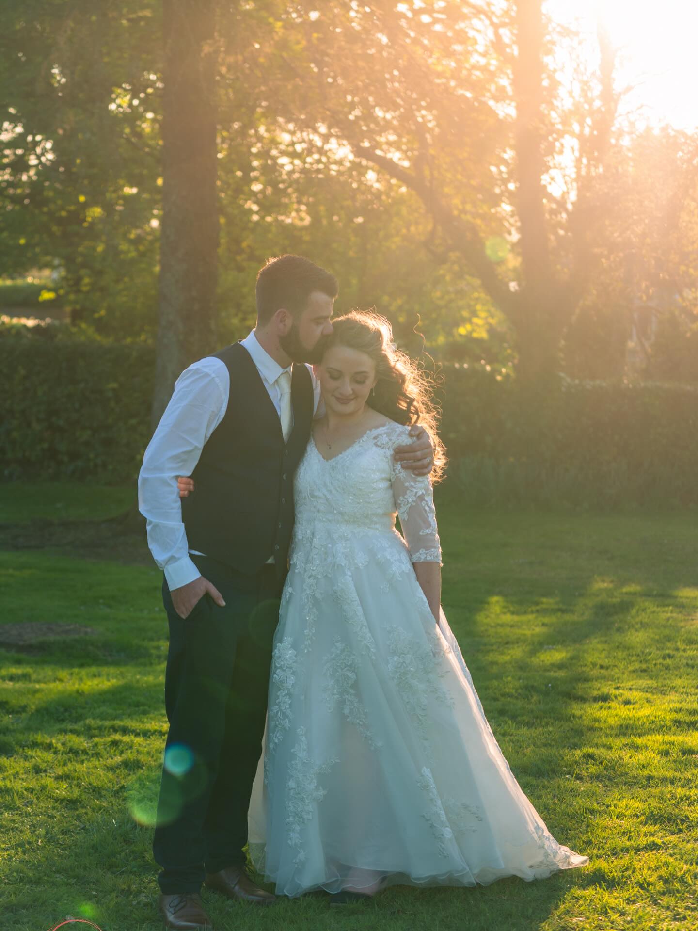 One year down with a lifetime to go 🤍
Happy Anniversary to you both! Can’t believe a year has flown by so quickly since I captured R & N’s wedding day #sligowedding #happyweddinganniversary