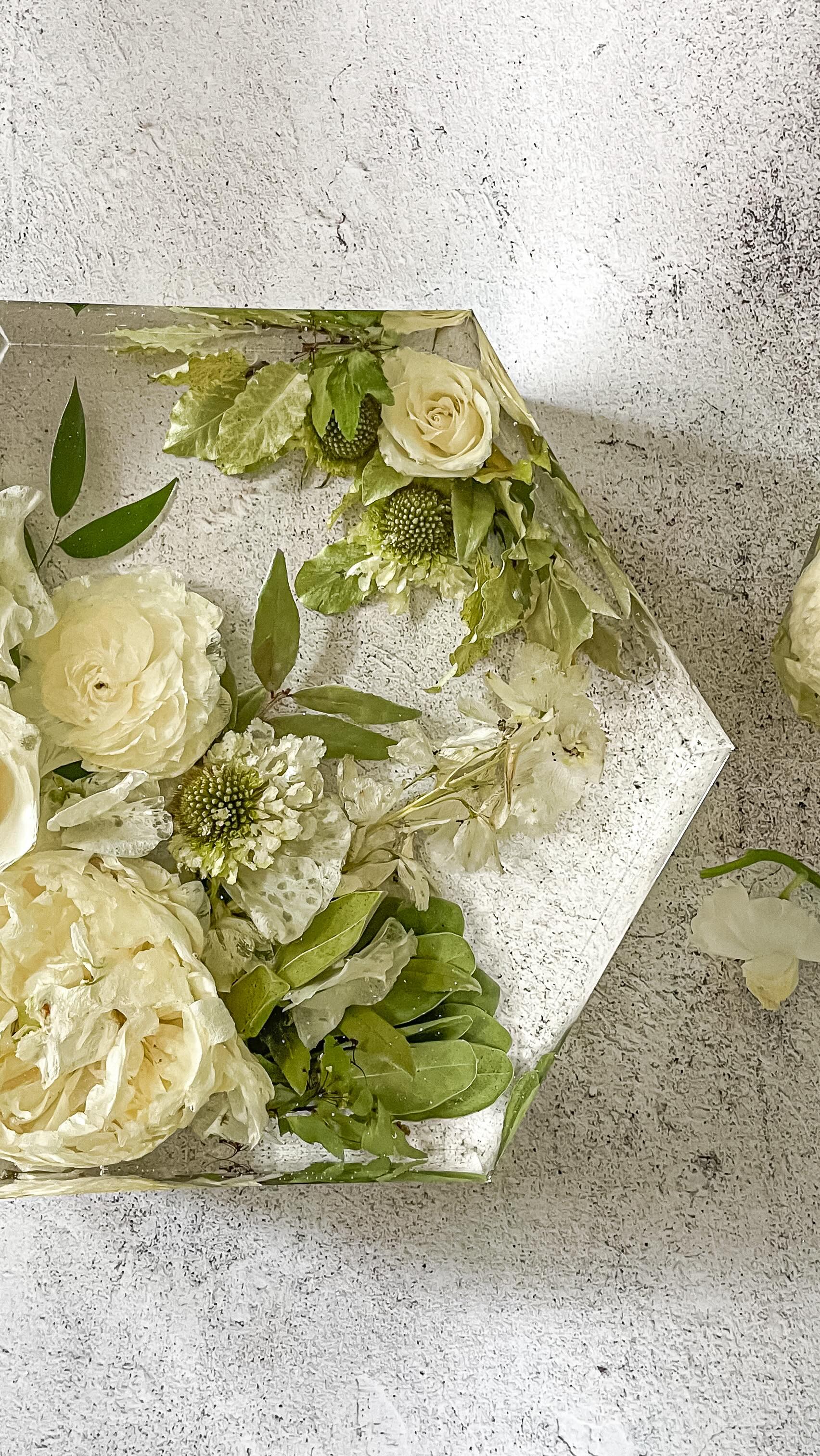 What happens after you drop off your flowers at the NJ location? Magic! 🌸🤍🥰
Okay, fine - it's just my parents being awesome for offering this location to you guys, feeding me, and keeping your flowers fresh and drying them perfectly!
My parents also have a talent for making all the new married couples smile! They love to meet you guys!
Check out their band on Facebook @who.areyouguys!
#weddingbouquet #roses #epoxyresin #smallbusiness #love