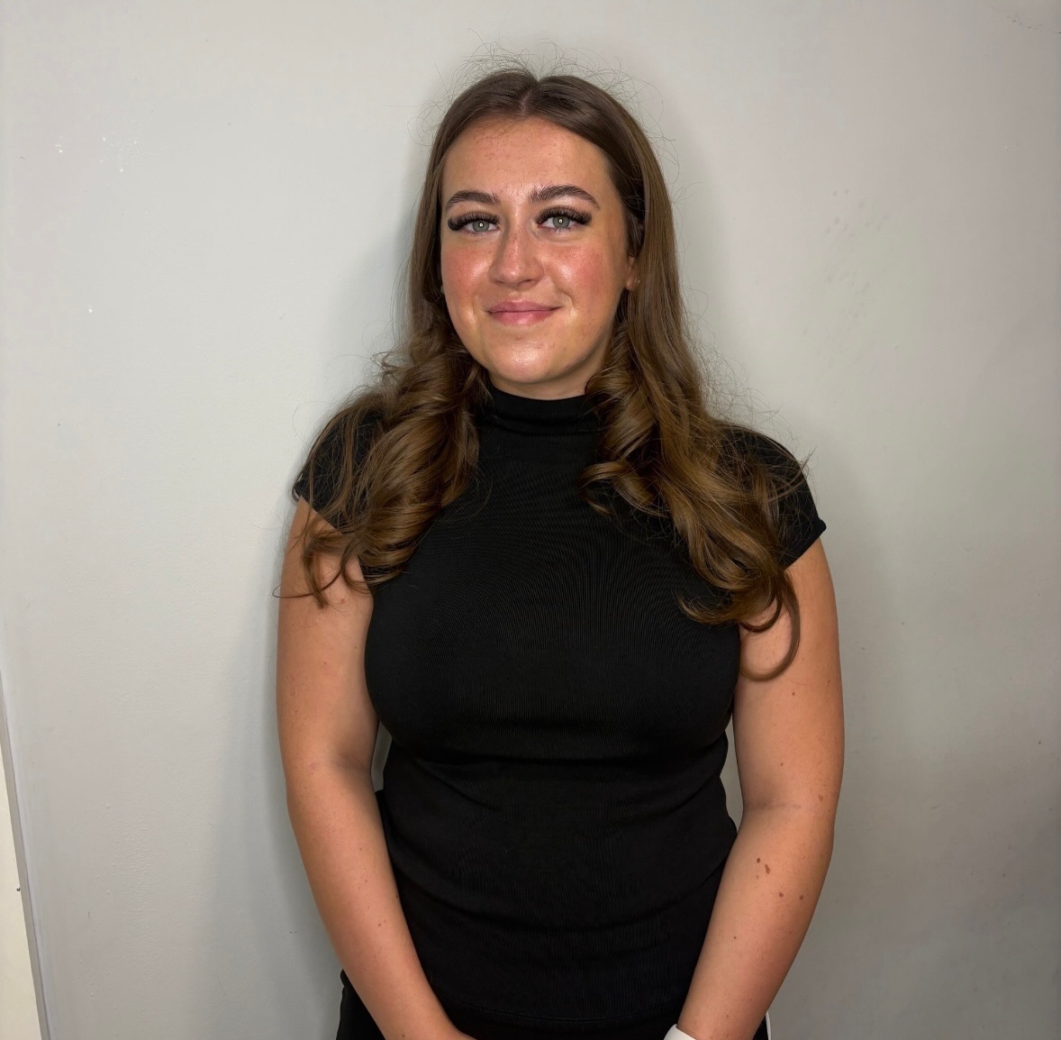 Evie - Advanced Graduate Stylist
Advanced Graduate Stylist - Evie is our newest member of the team! Recently completed her NVQ Level 3.
A confident colourist and the queen of the bouncy blow dry !
Evie works :-
Tuesday 9-6
Thursday 1-7
Friday 9-6
Saturday 9-5
Book now via the link in our bio 🤍
#salon167davidlloyd #salon167hair