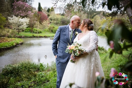 This is what an Easter weekend wedding looks like with your favourite people 💐
Emma & Daniel 🤍✨
What an absolute joy it was to witness these two wonderful souls say “I do” surrounded by their favourite people. Their ceremony at @the_barnstaple_hotel was full of love, emotion and the kind of moments you never forget. Also a new venue for me too 📸
We then wandered through the beauty of @marwoodhillgarden for their portraits the perfect backdrop for such a special day 🌿
And to top it all off… they danced the night away to the most incredible music 💃🏼🕺🏼with Dan on bass!
Huge congratulations to you both what a day, what love what a party 🤍
Hair @melaniejaynehairdressingandmua
Make up @kayleighemilymua
Flowers @fusspots.co.uk
Signage @signed.by.jess
DJ @devonproentertainments
Styling @domeafavouruk & @northdevonpartycelebrations
#northdevonwedding #barnstaplehotel #easterweekendwedding #freeformimages