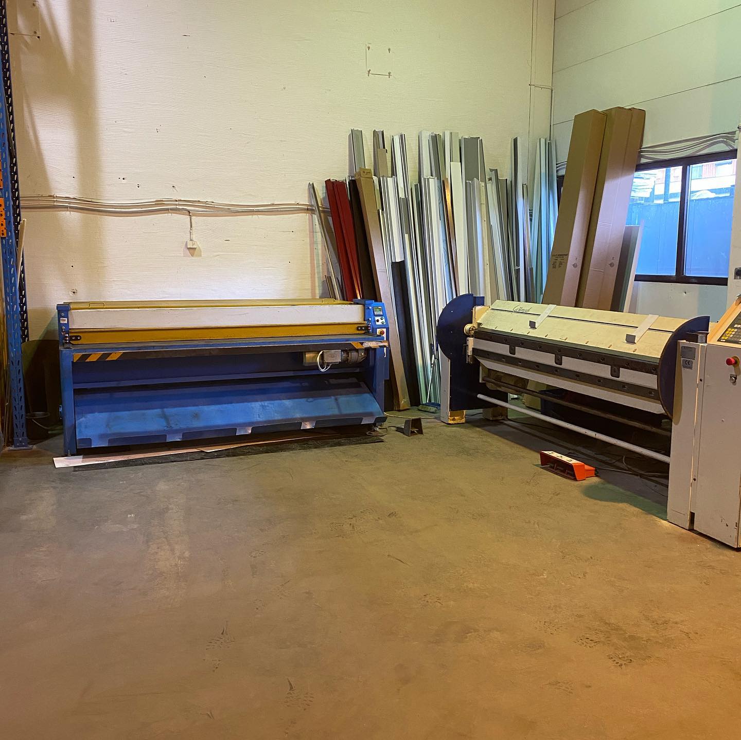 Vi tar på oss knekking av beslag, med lengder inntil 2500mm.