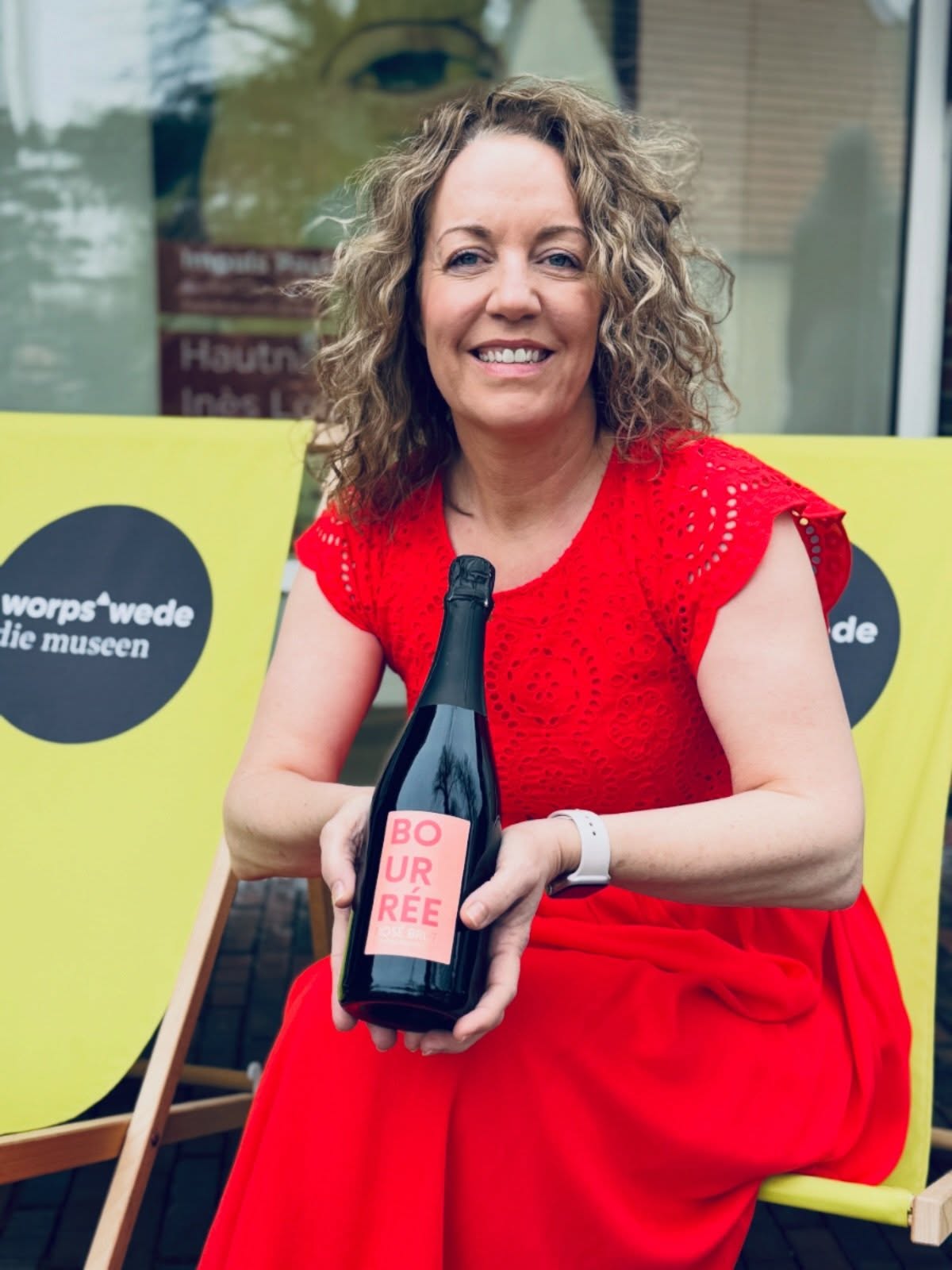 Frisch aufgefüllt – pünktlich zu Ostern! 🩷
Unser Bourrée ist wieder da – und zwar alle drei Sorten: der fruchtig-spritzige Bourrée Rosé Brut, der elegante Bourrée Blanc de Blancs und der Pas Bourrée Rosé für alle, die es alkoholfrei mögen.
Von Frauen für Frauen – und einfach unglaublich lecker. Komm vorbei und hol dir deine Lieblingsflasche für die Feiertage!
Pauline Worpswede | Bergstraße 26 | Mo–So 11–18 Uhr
#PaulineWorpswede #Worpswede #Bourrée #Cremant #Ostern