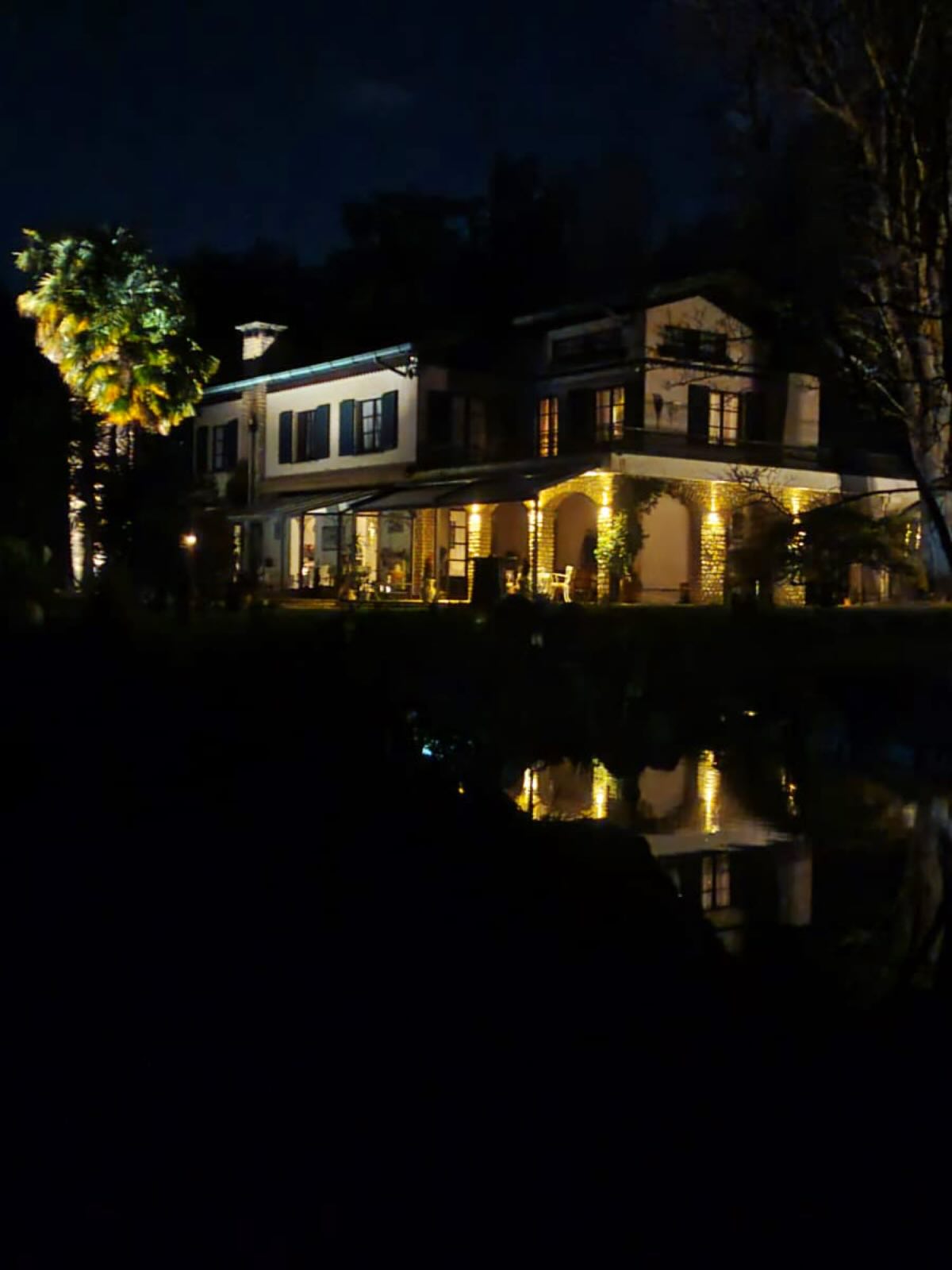 Some places you visit.
Others you feel.
Villa Sofia at night doesn’t just shine… it speaks.
Of elegance, silence, and unforgettable moments.
More than a venue.
An experience that stays with you.
Villa Sofia – Sirtori
#LuxuryWedding #Weddingvenue Italy #italy #exclusivevenue