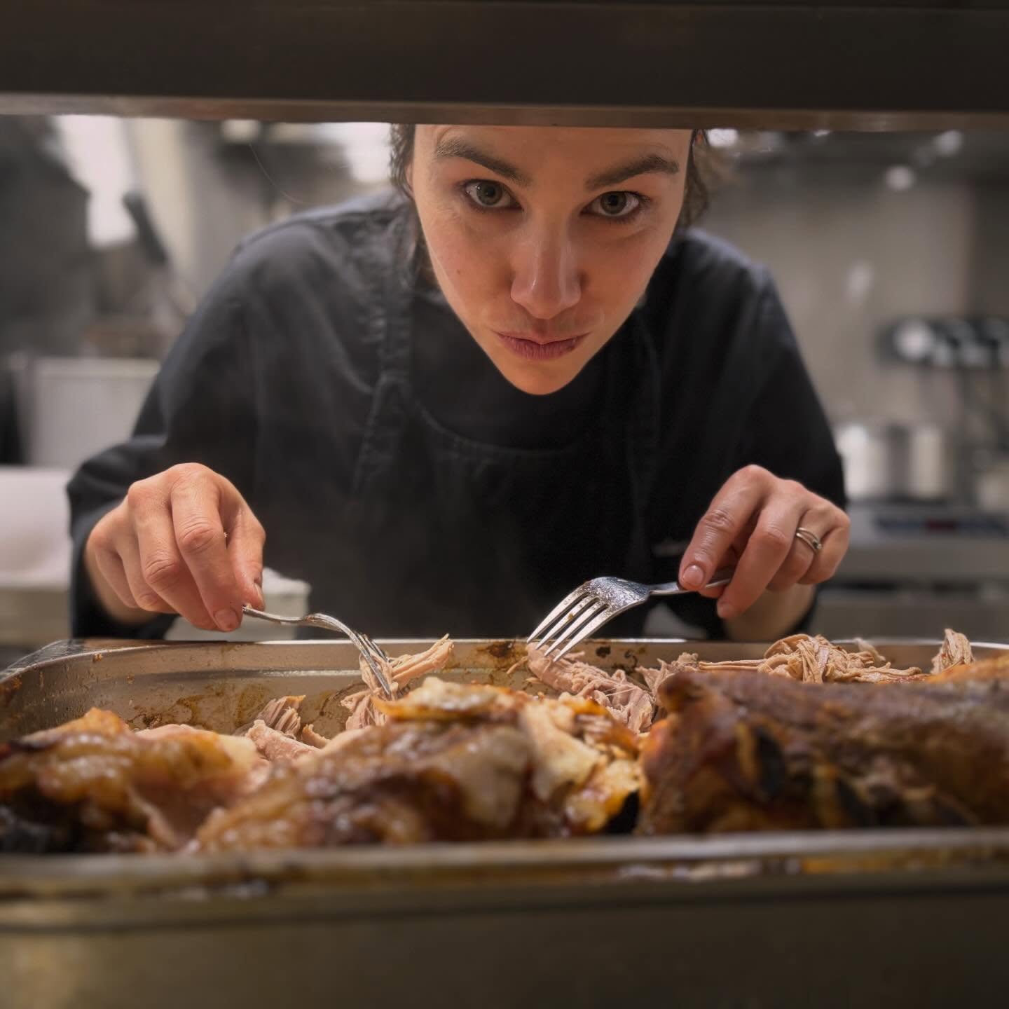 Lundi de Pâques, mais ici… pas de pause 🐣🔥
Demain on ouvre, et on envoie du très sérieux :
🥐 Burger croissant & porc effiloché bien juteux
🍟 Frites maison croustillantes
Le genre de plat qui fait oublier les cloches et revenir direct à l’essentiel 😏
📍 À table demain midi — pense à réserver
#restaurant #cancale #brunch #faitmaison