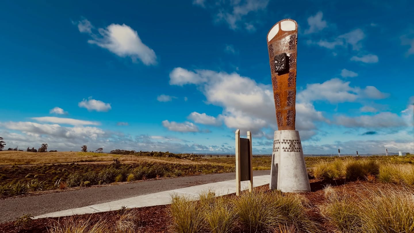 He hōnore, an absolute honour, to be part of the mahi behind this pou and its counterpart, now standing proudly to mark the newly opened Pāpāmoa East Interchange.
📸 @taurangacitycouncil