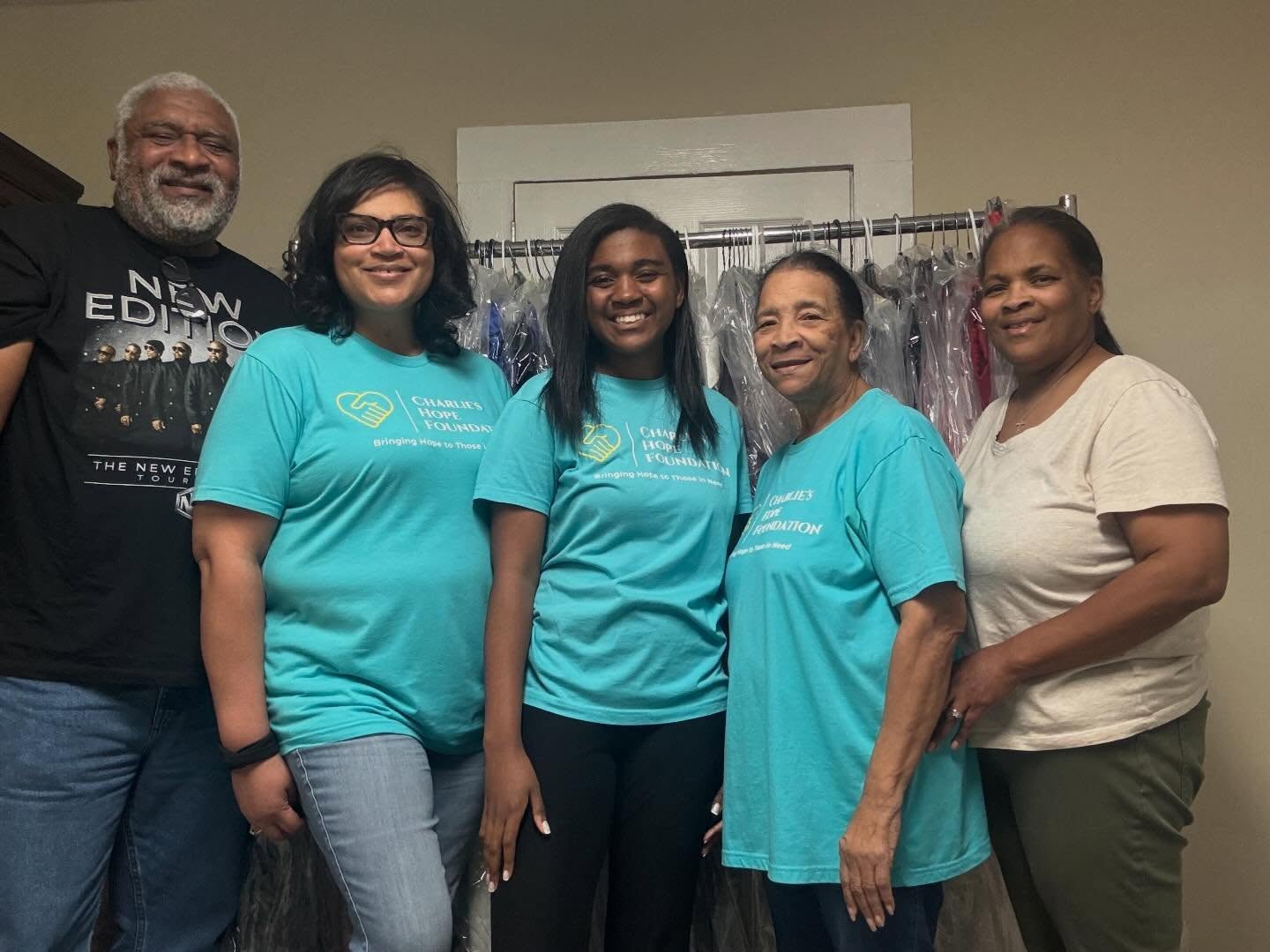 Our three prom dress giveaways were a success! āļø Thank you to our volunteers who worked so hard during these events, and thank you to all those who contributed to our drive! We were able to give various prom dresses and jewelry to students in our community!
Students, we hope you have a great time at your events!! š