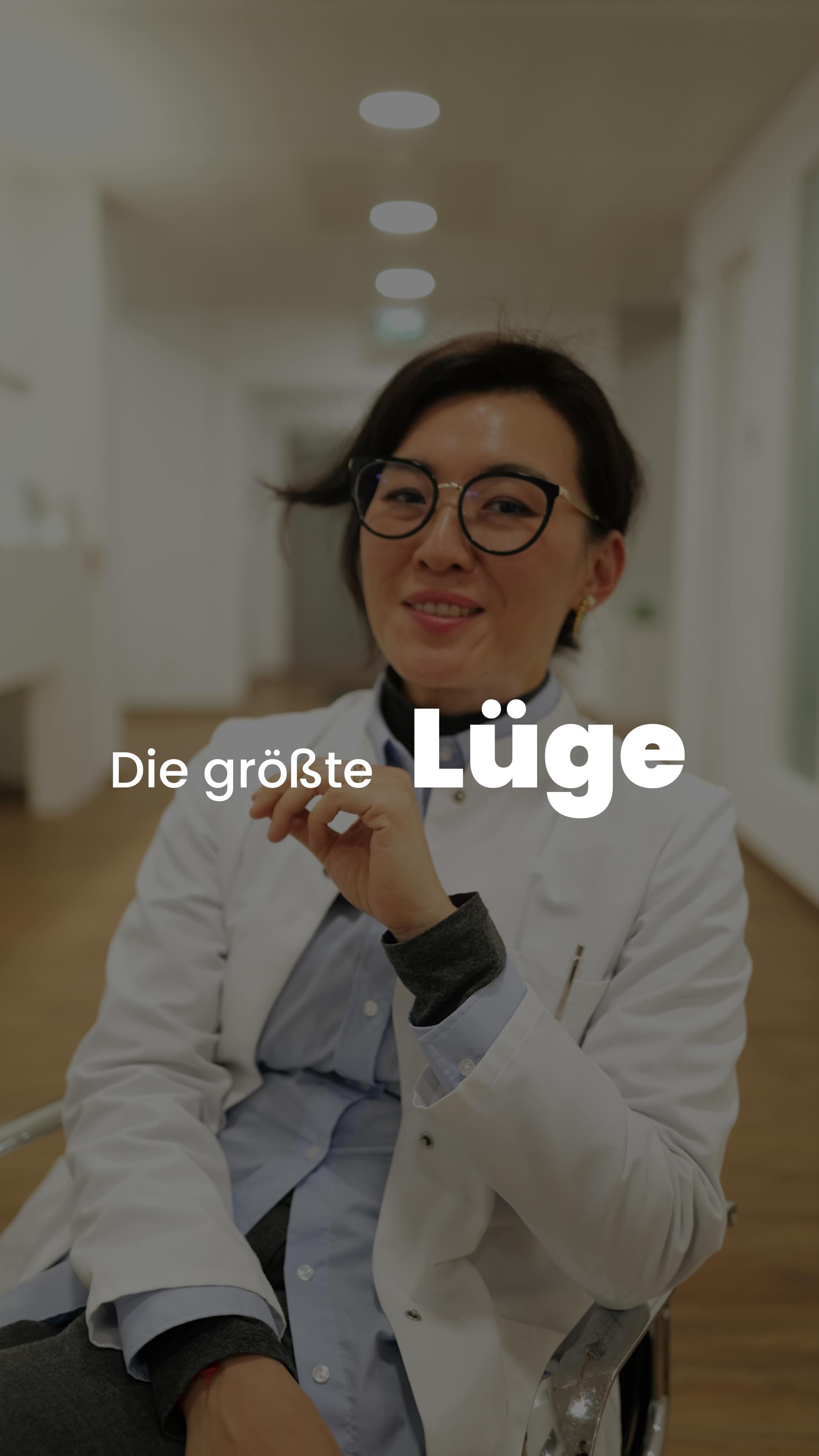 Die größte Lüge in der ästhetischen Medizin!
Es gibt keine Spritze, keine Behandlung und keine Empfehlung, die pauschal für alle funktioniert, schon gar nicht über Instagram oder ohne eine persönliche Untersuchung vor Ort.
Jedes Gesicht ist anders. Jeder Mensch hat individuelle Proportionen, unterschiedliche Hautqualität und eigene Bedürfnisse. Genau deshalb ist auch jeder Befund einzigartig und kann nicht einfach übertragen werden.
Die Beratung ist der wichtigste Schritt. Nur im persönlichen Gespräch und nach einer genauen Analyse kann wirklich entschieden werden, was sinnvoll ist und was nicht. Alles andere ist nicht zielführend. Deshalb: Lasst euch immer individuell und vor Ort beraten 🤍💉
Eure Fachärztin Fr. Ludewig
#beratung #ästhetischemedizin #beautydoc #ludewig #düsseldorf