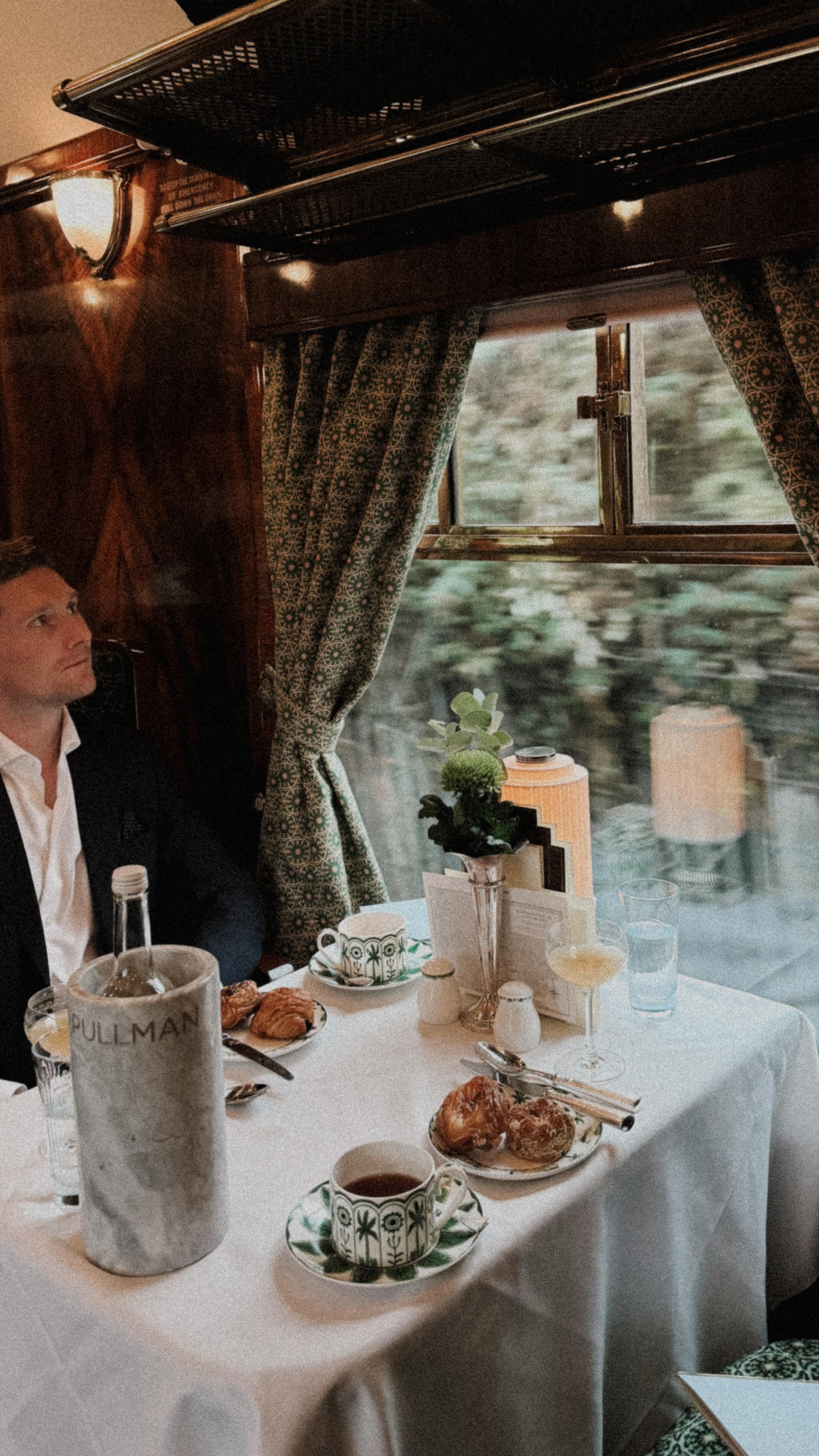 Shall we make this our 2026 bucketlist? 🤍
This is the most beautiful train ride in the world
📌 British Pullman, Belmond @belmondbritishpullman
• luxury train ride • luxury train journey • PoV i travel in time • travel back in time • vintage train